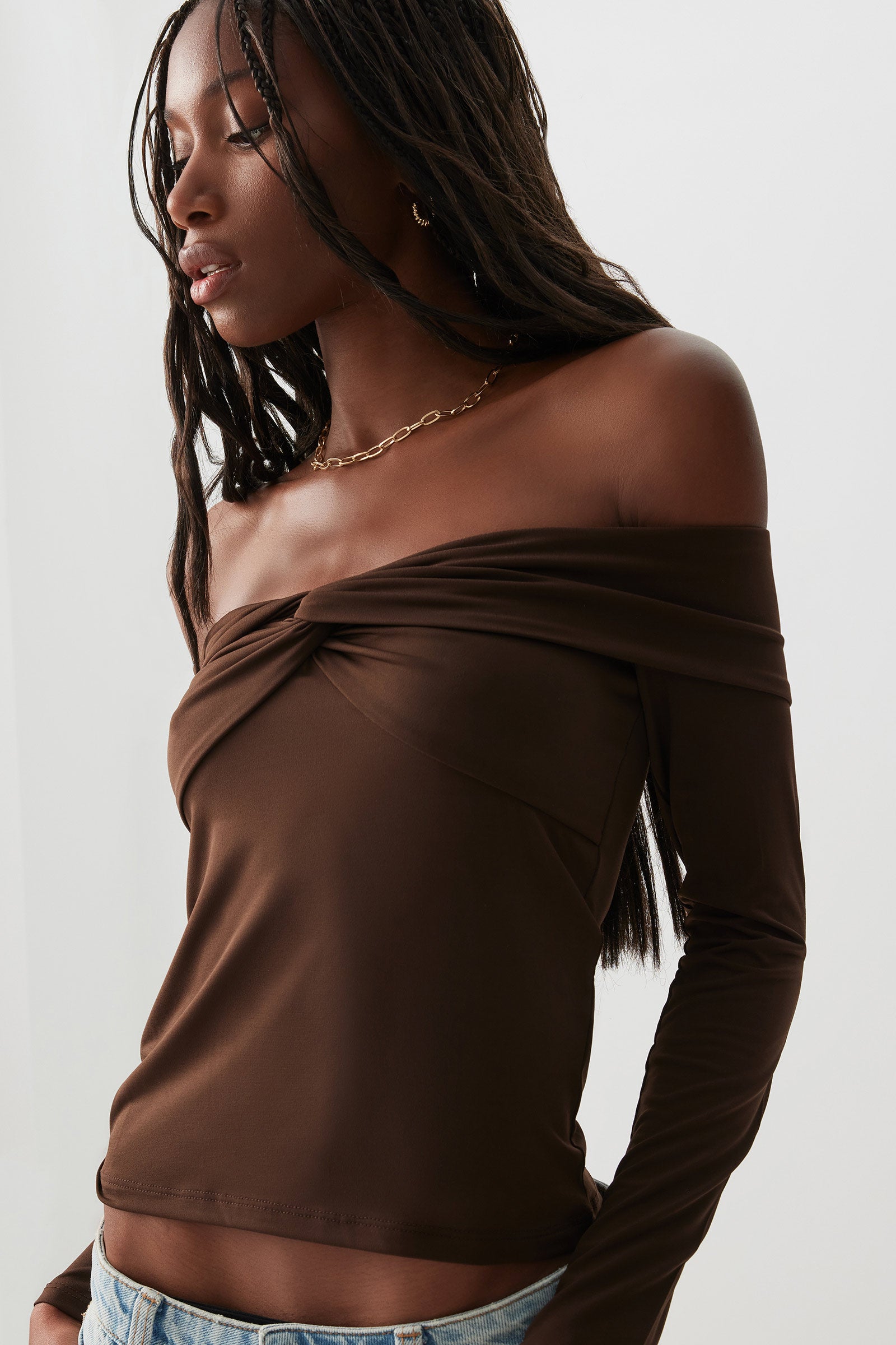 トップス bohemian seoulOFF SHOULDER CURVED T Twist Front Off Shoulder Top – Ardene