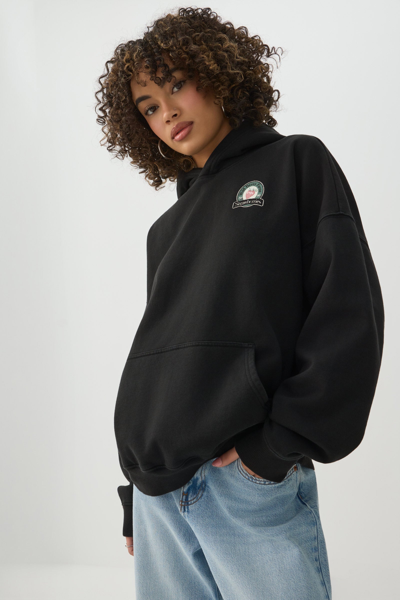 Washed Graphic Hoodie – Ardene