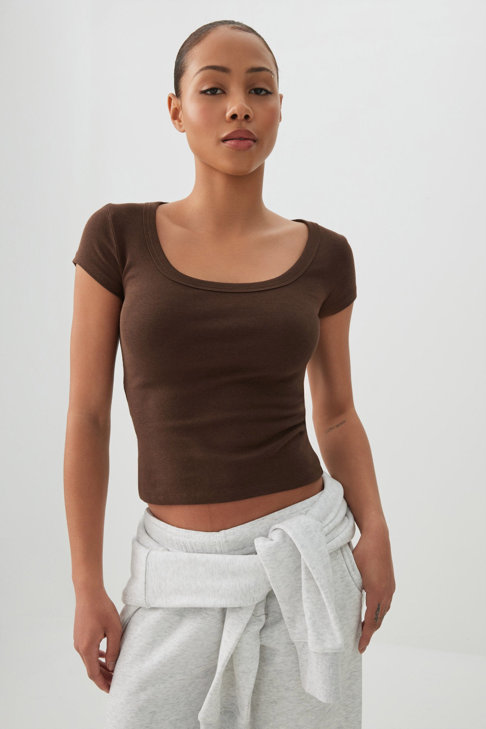 Fine Rib Scoop Neck Crop T-Shirt – Ardene