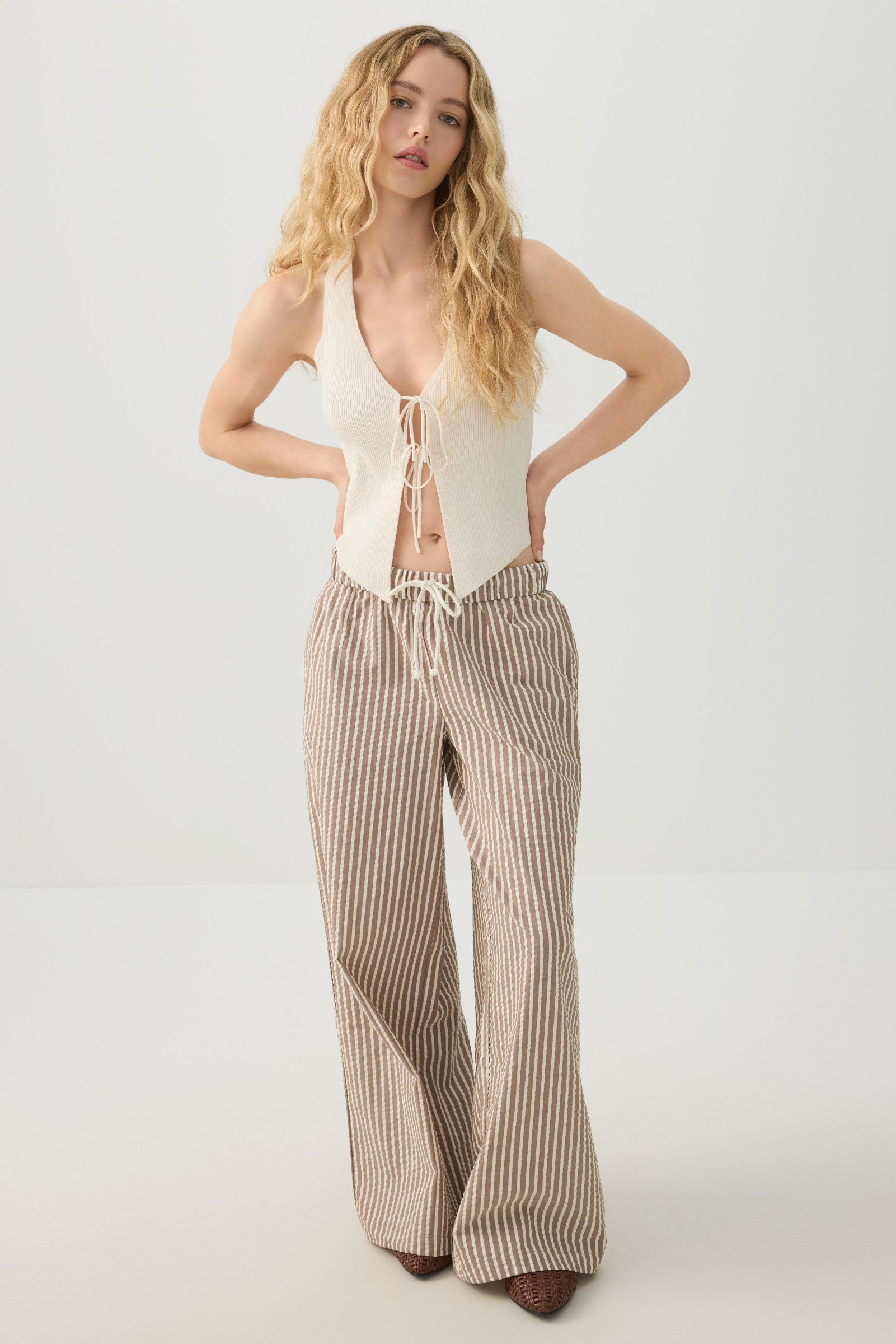 Mid Rise Foldover Wide Leg Pants – Ardene