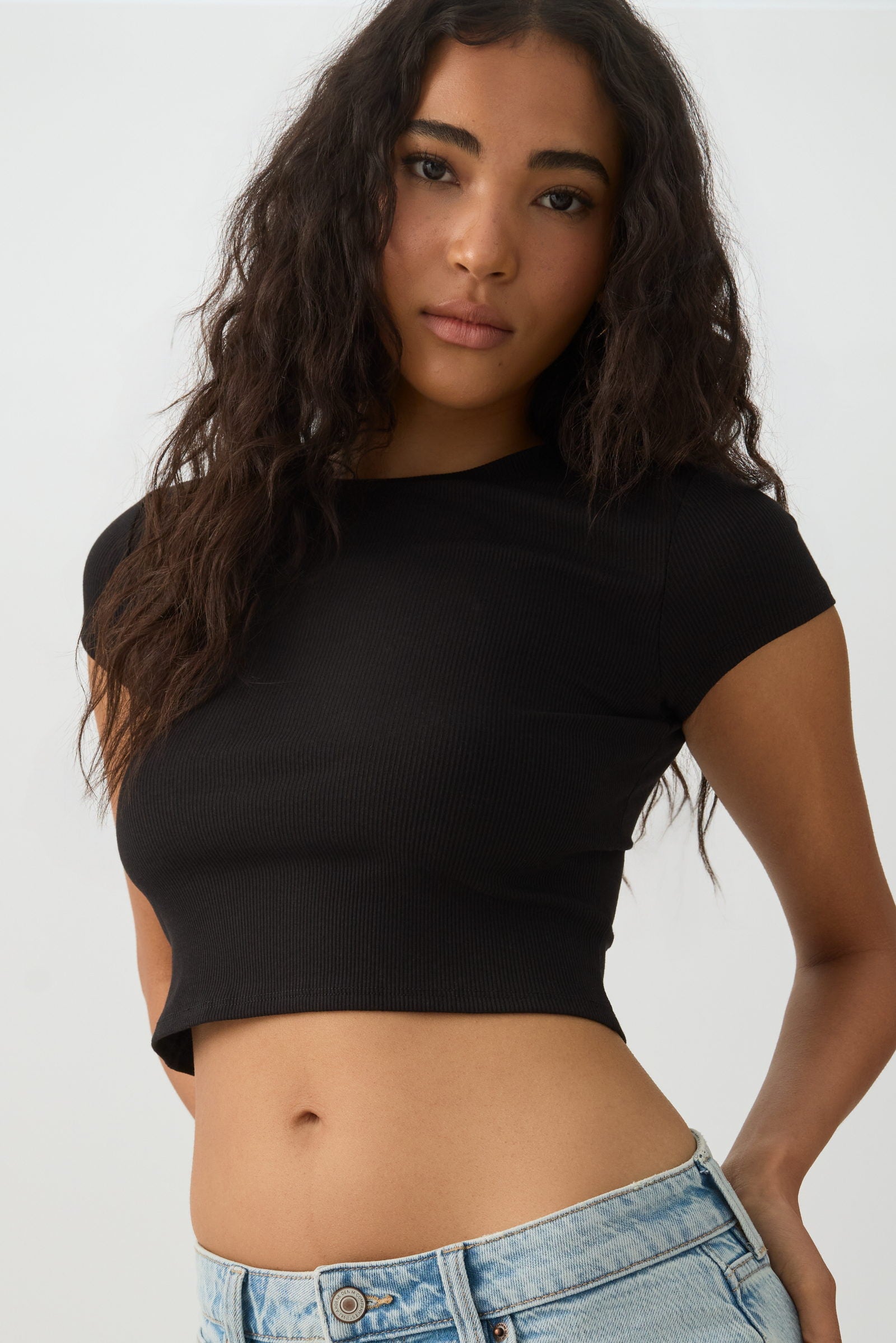 Rib Crew Neck Crop T-Shirt – Ardene