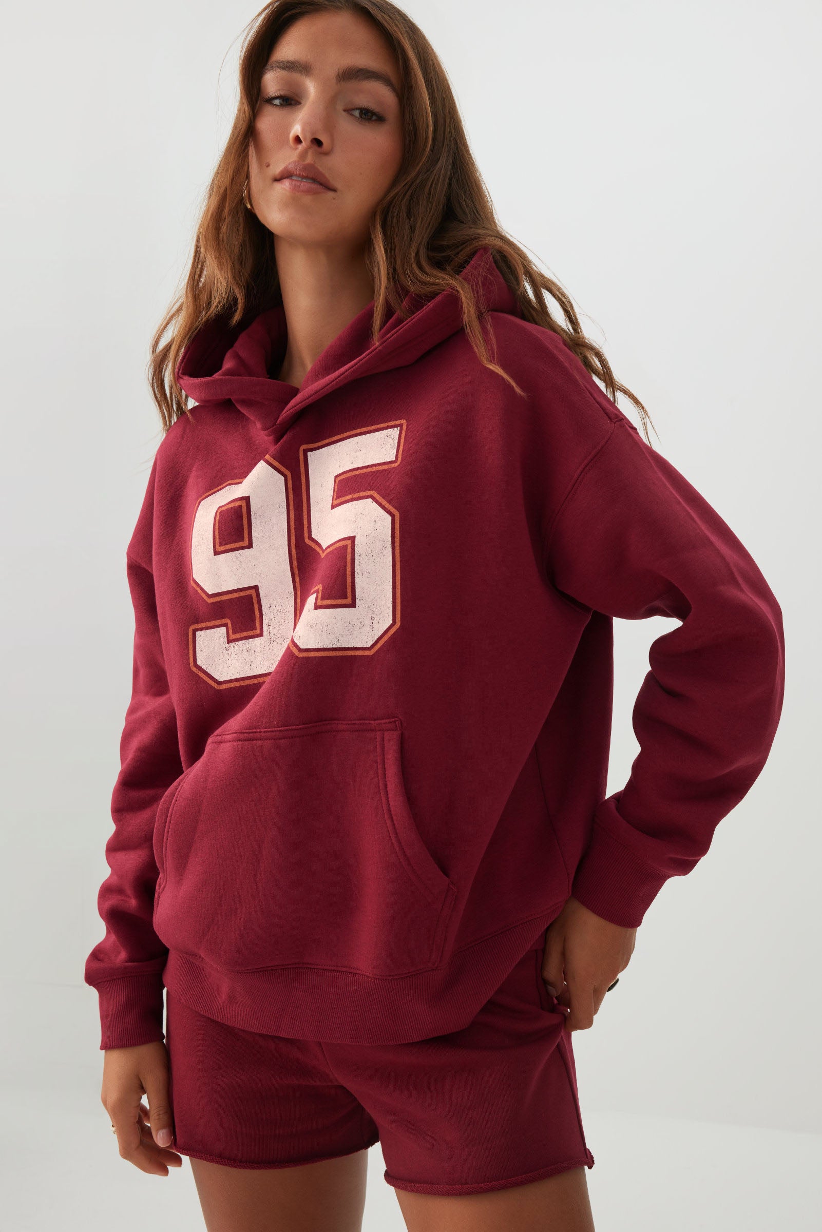 Oversized Graphic Hoodie – Ardene