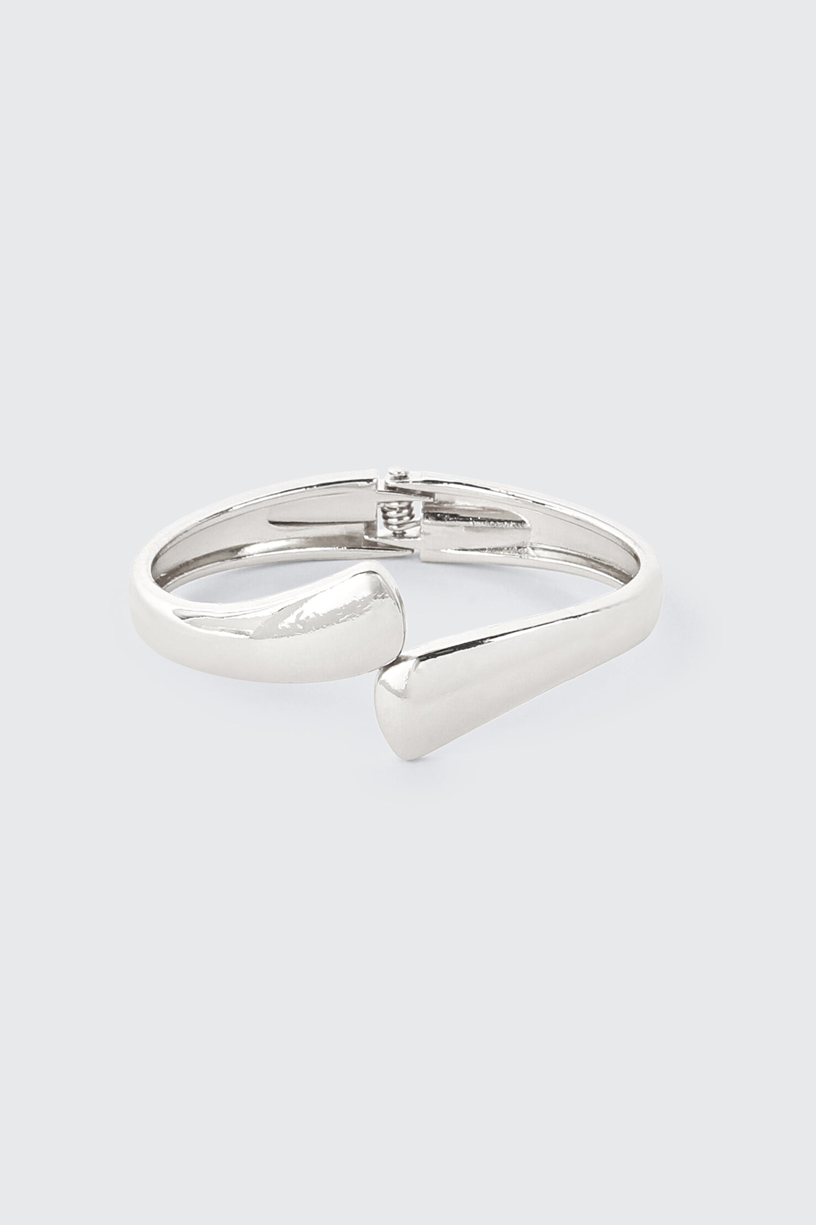 アクセサリー KETO silver bangle Hinged Wavy Bangle Silver | Ardene Canada