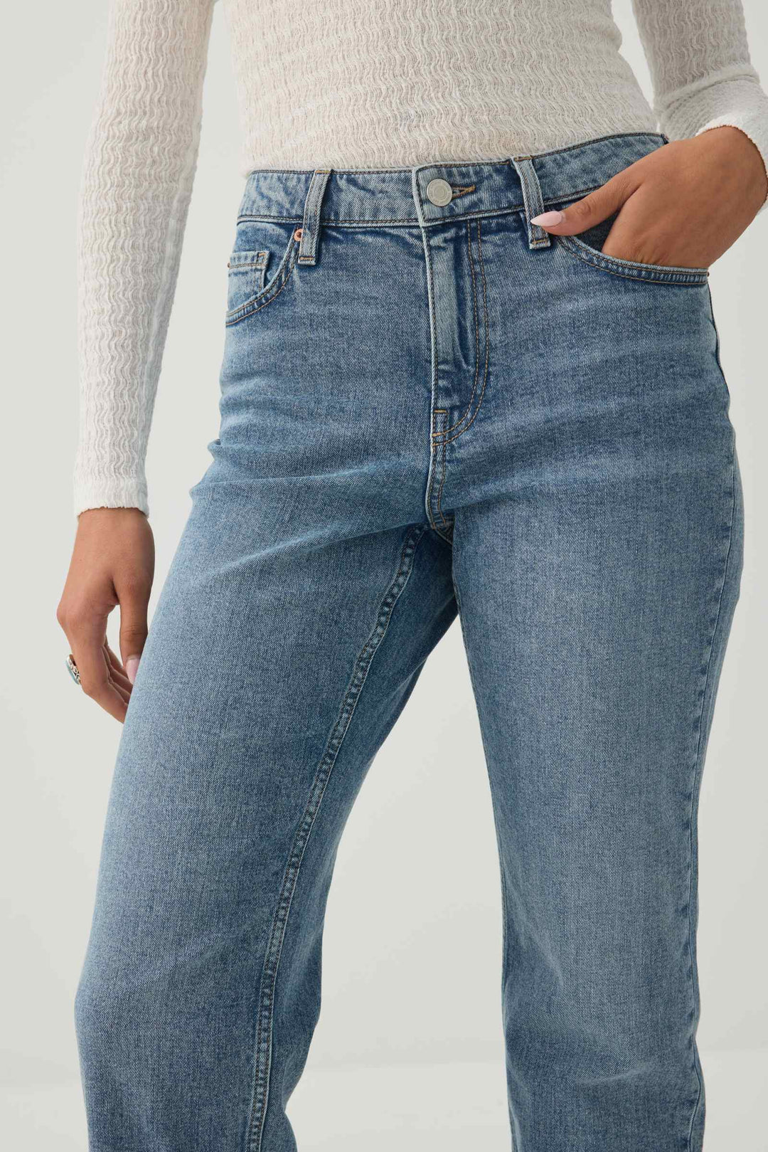 Jean droit ajusté et taille haute coupe Tout-aller