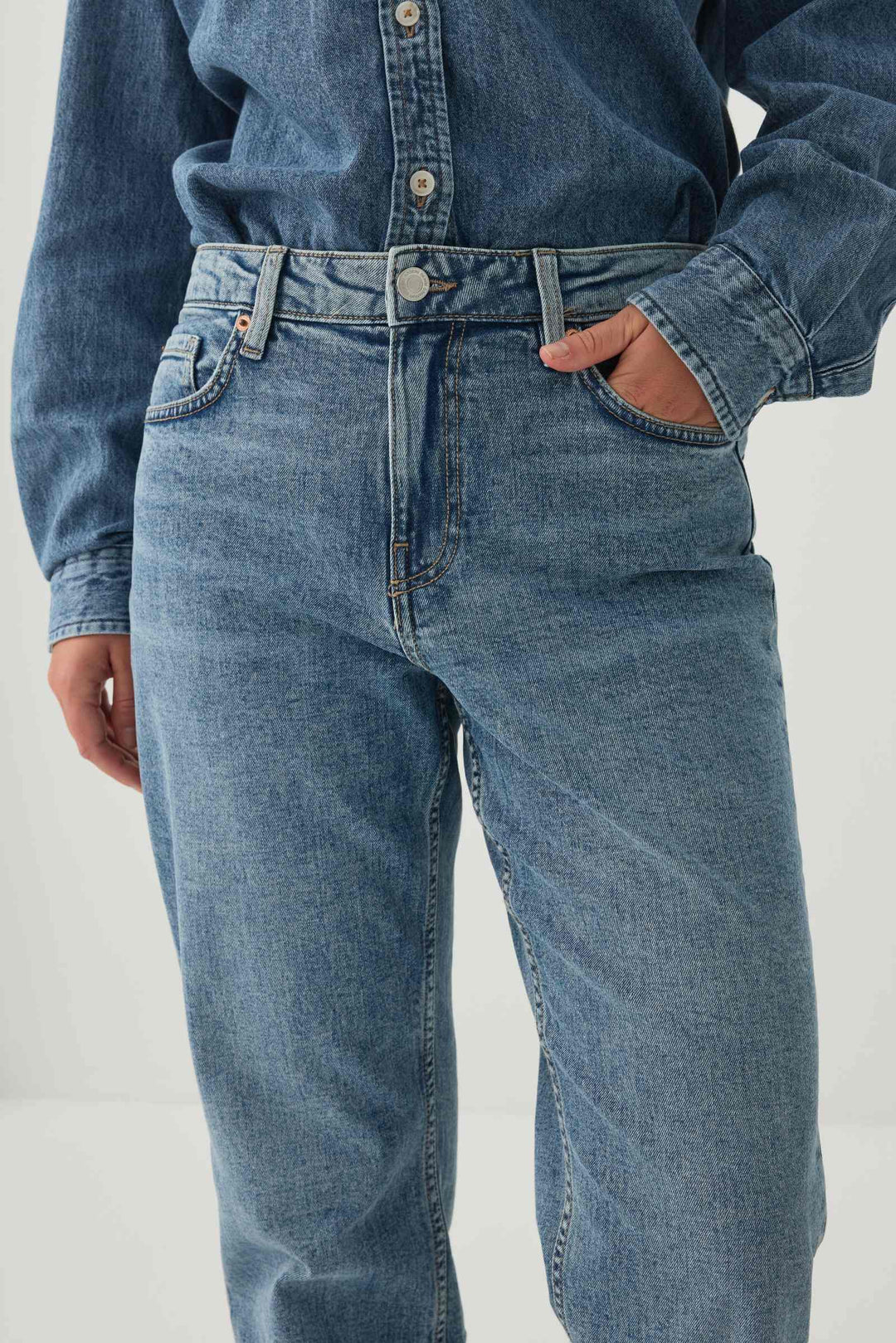 Jean droit ajusté et taille haute coupe Tout-aller