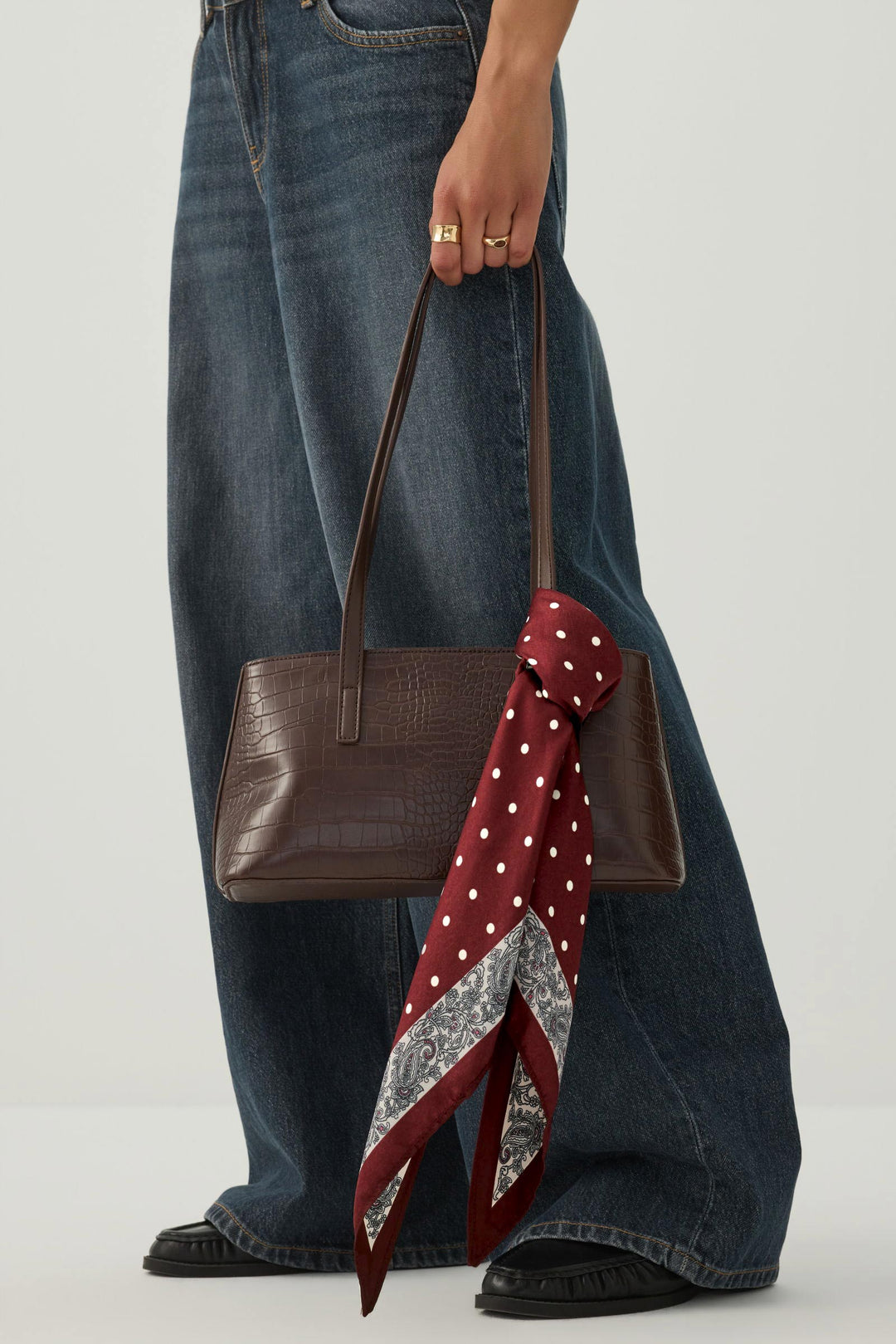 Foulard triangulaire satiné à pois et cachemire