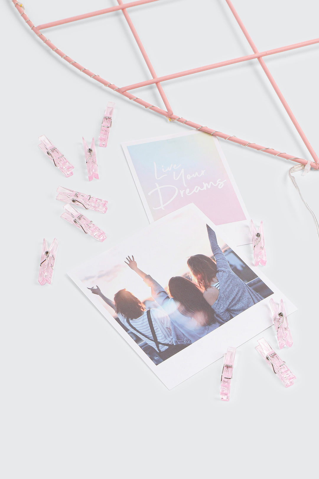 Cadre photo en cœur avec épingles