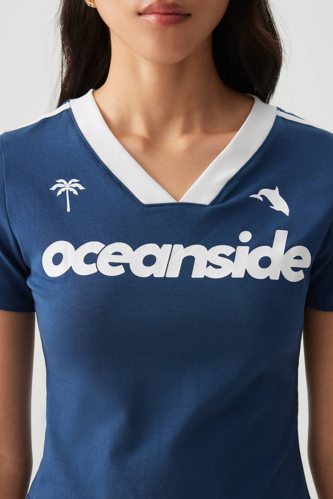 Crop Graphic Contrast V-Neck T-Shirt