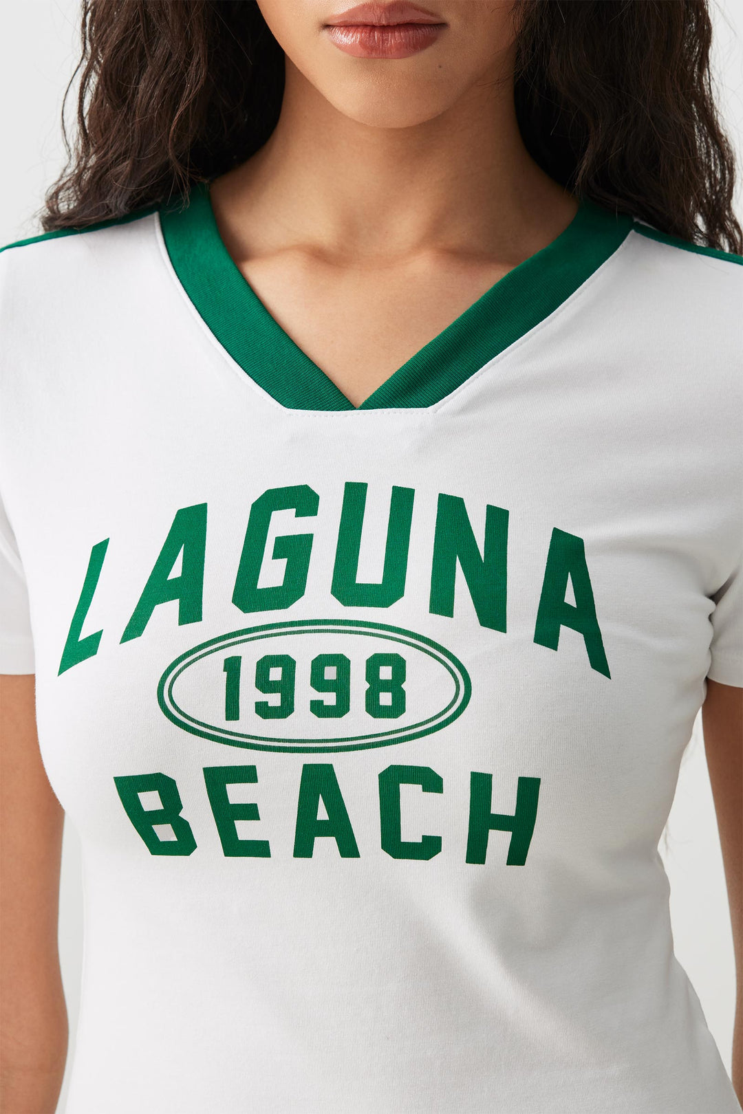 Crop Graphic Contrast V-Neck T-Shirt