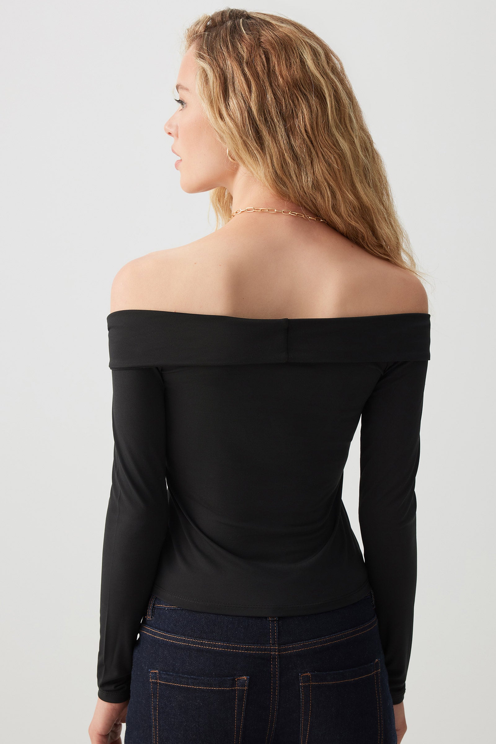 Twist Front Off Shoulder Top – Ardene