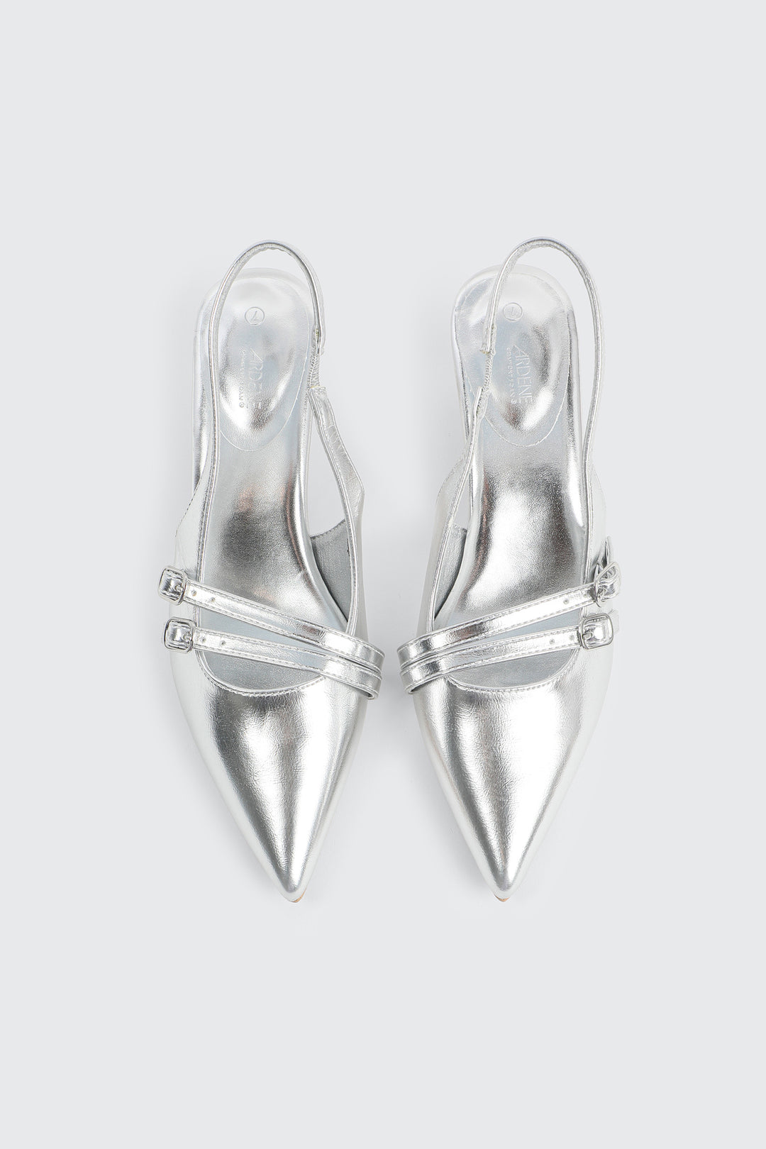 Escarpins à bride arrière et boucles doubles