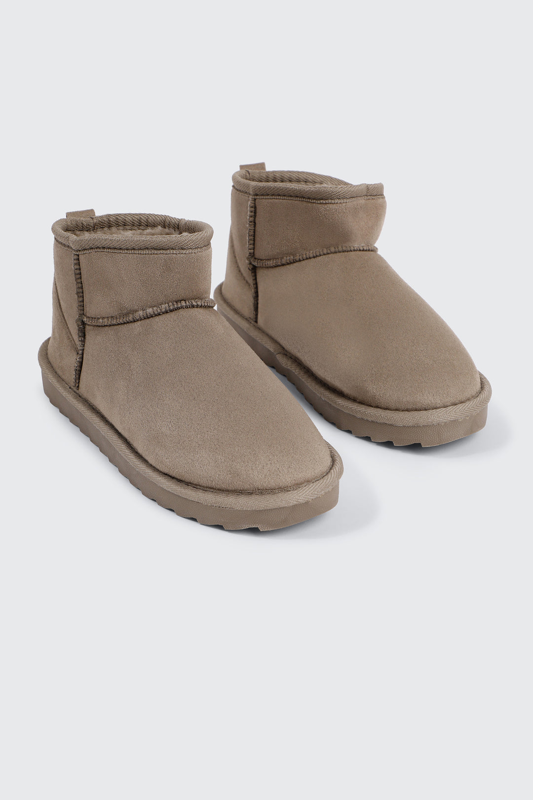 Bottes mini en faux mouton