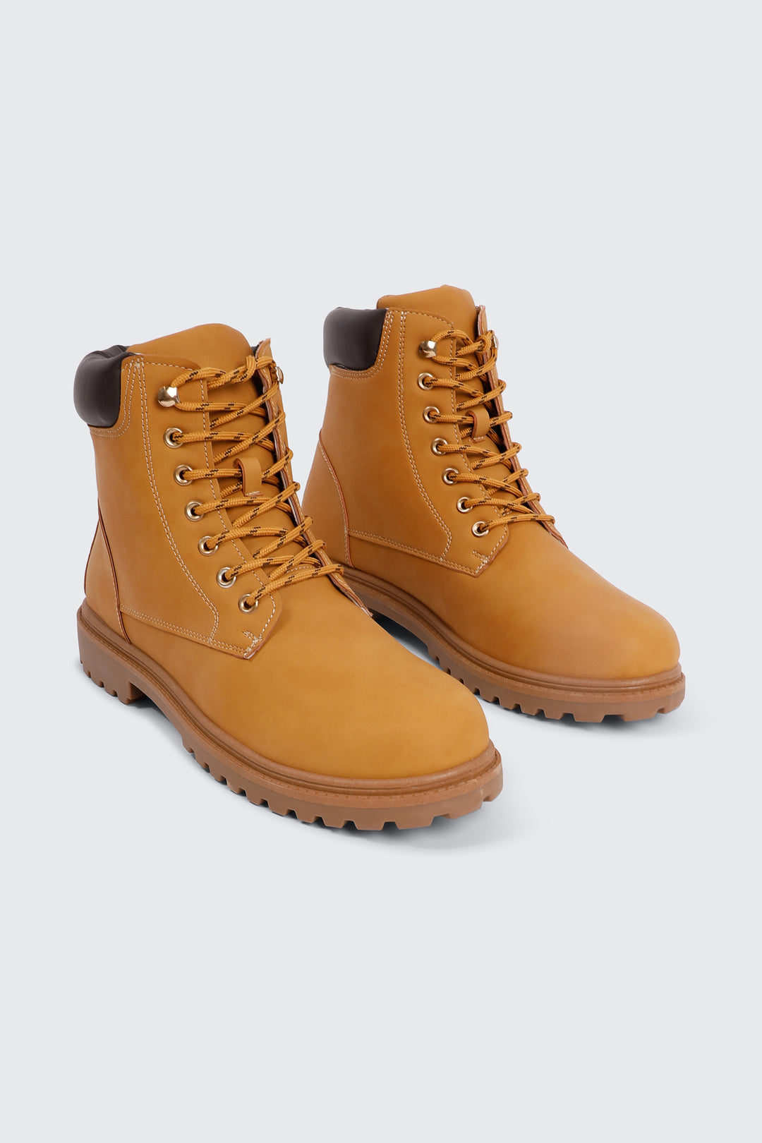 Bottes lacées à semelle crantée