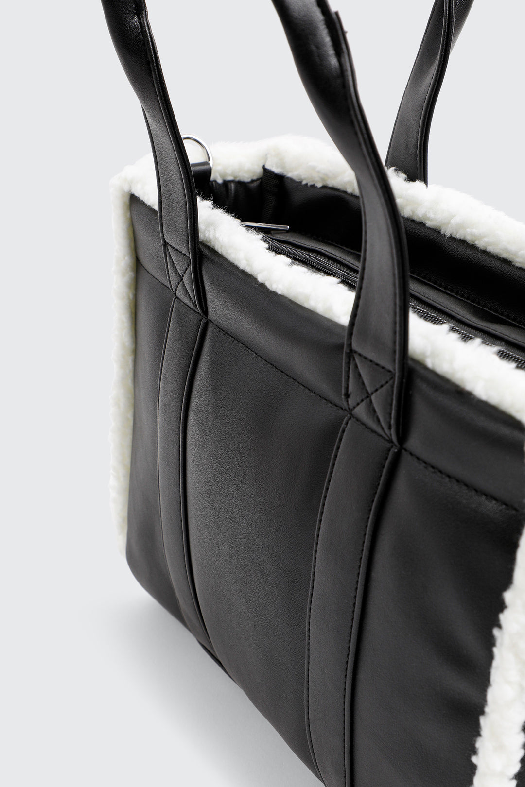 Fourre-tout en faux suède à bordure sherpa