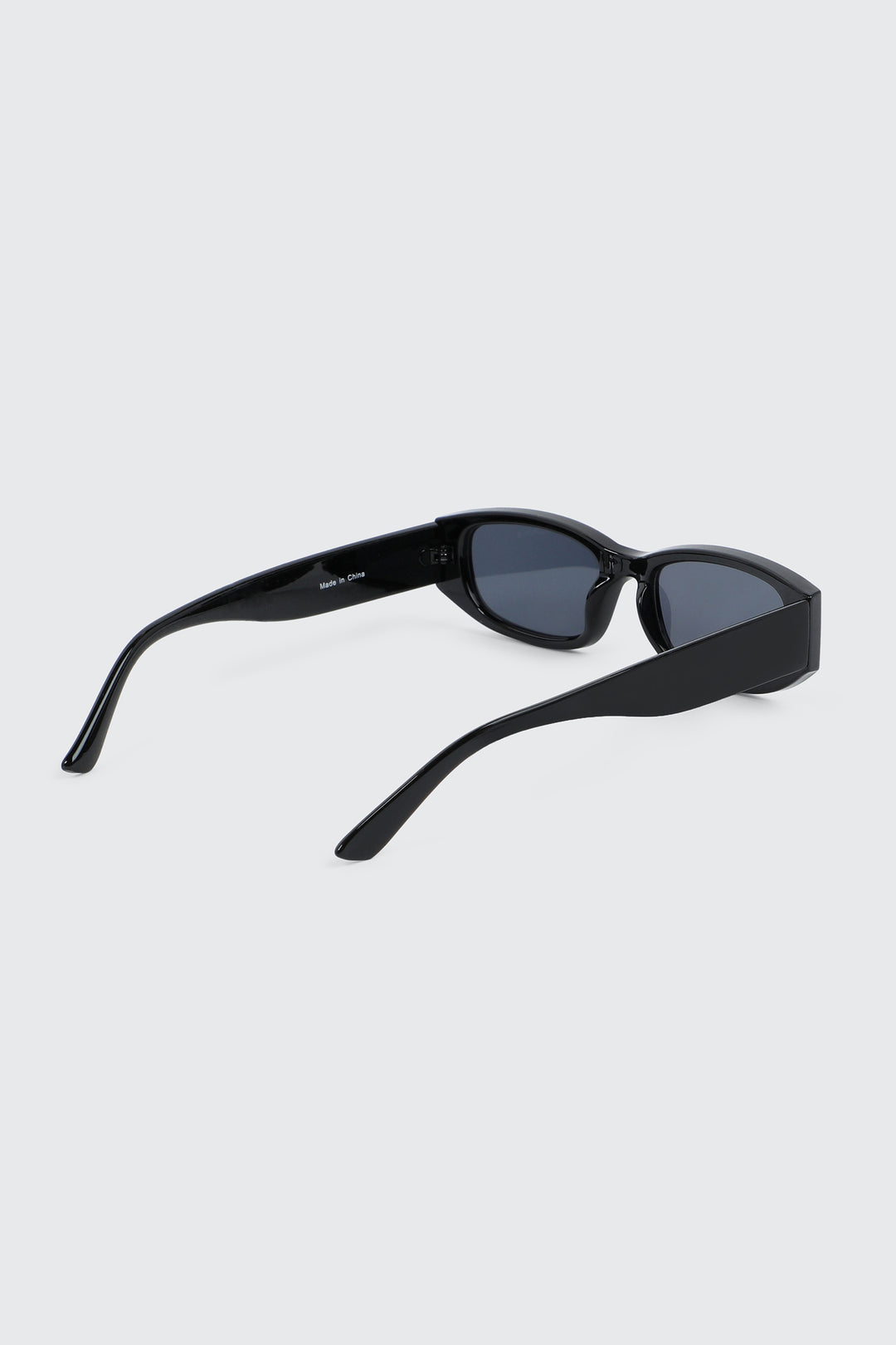 Lunettes de soleil rectangulaires étroites