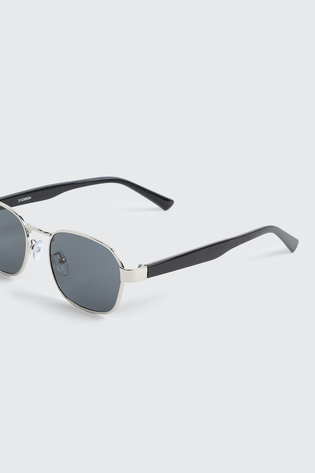 Lunettes de soleil à monture fine