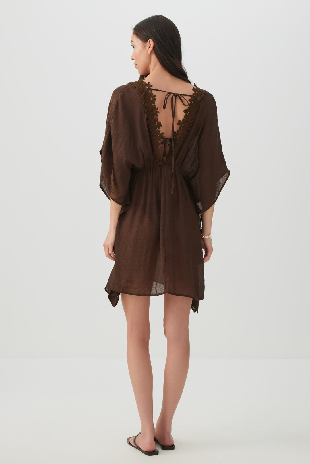 Cache-maillot à détail floral en crochet