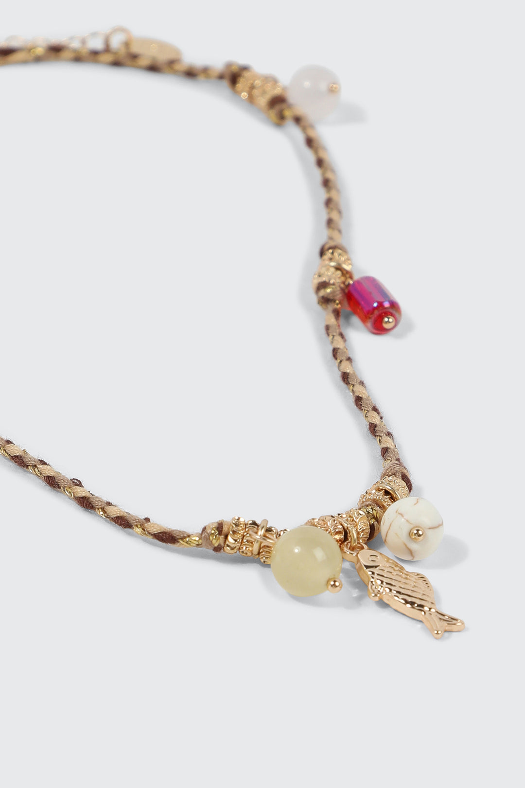 Collier cordon à breloques multiples
