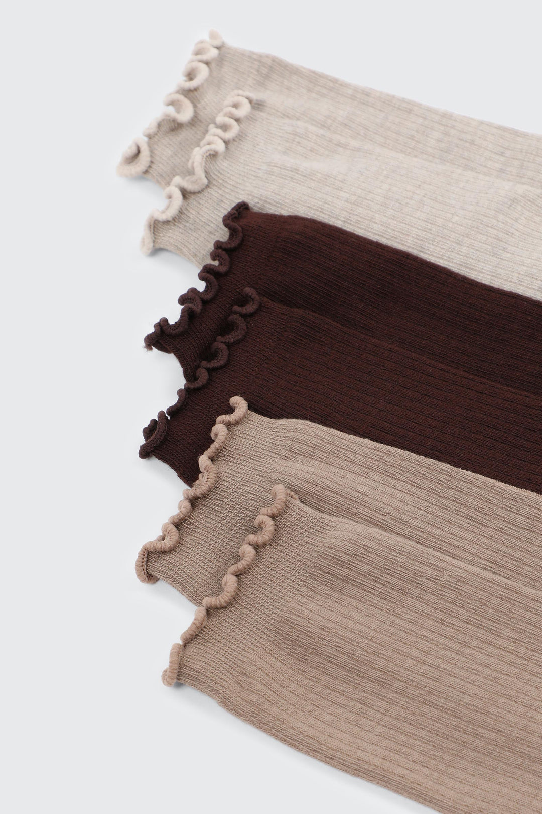 Ribbed Scalloped Edge Crew Socks