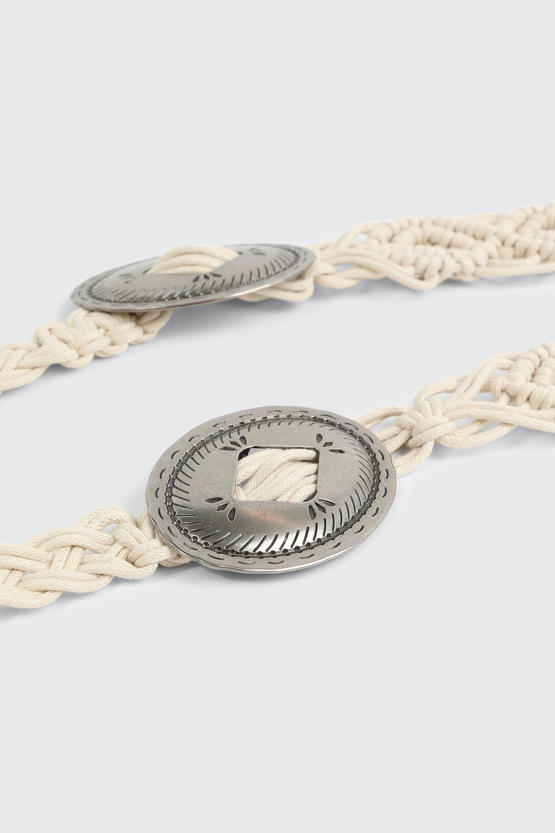 Ceinture tressée avec médaillons