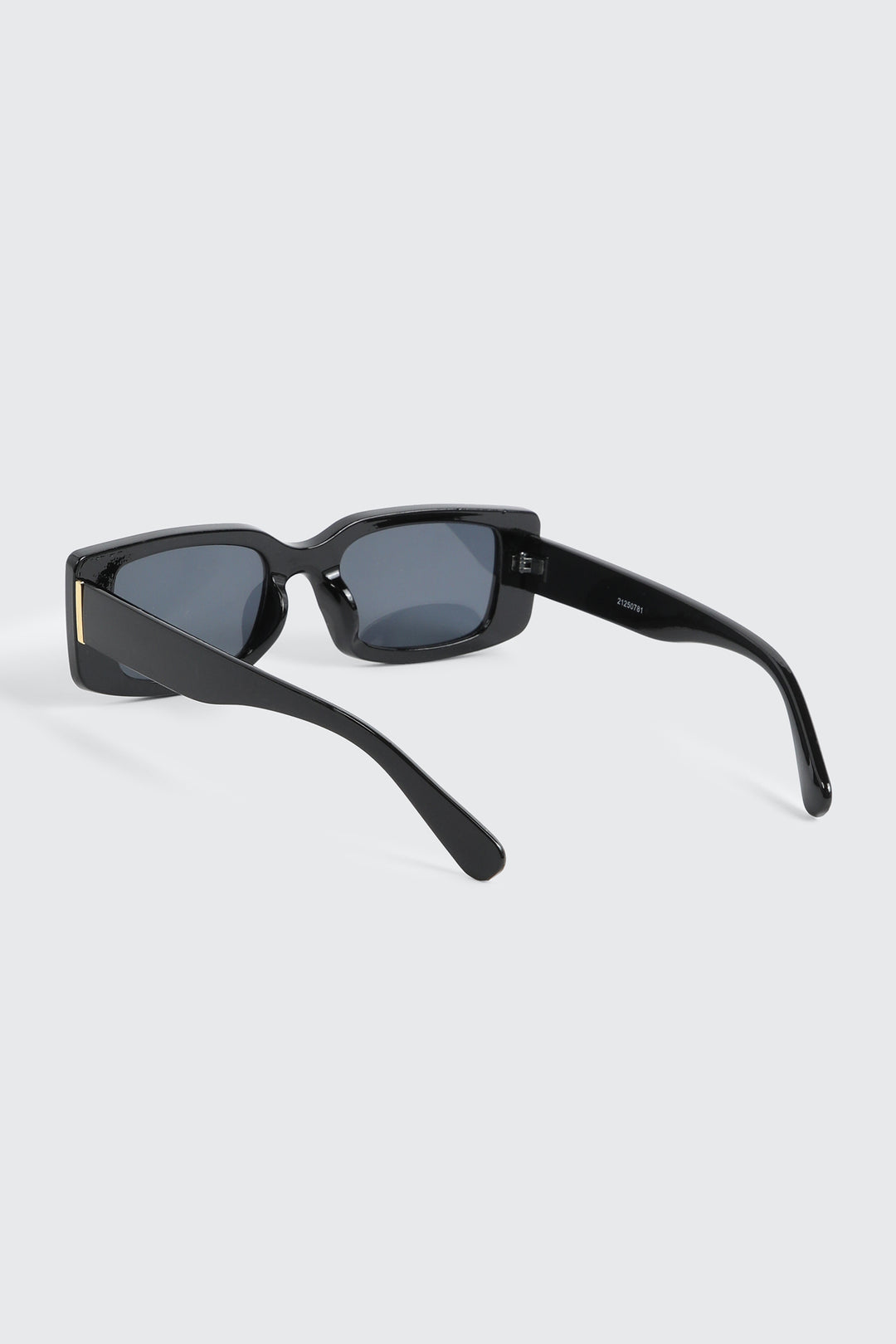 Lunettes de soleil rectangulaires minces