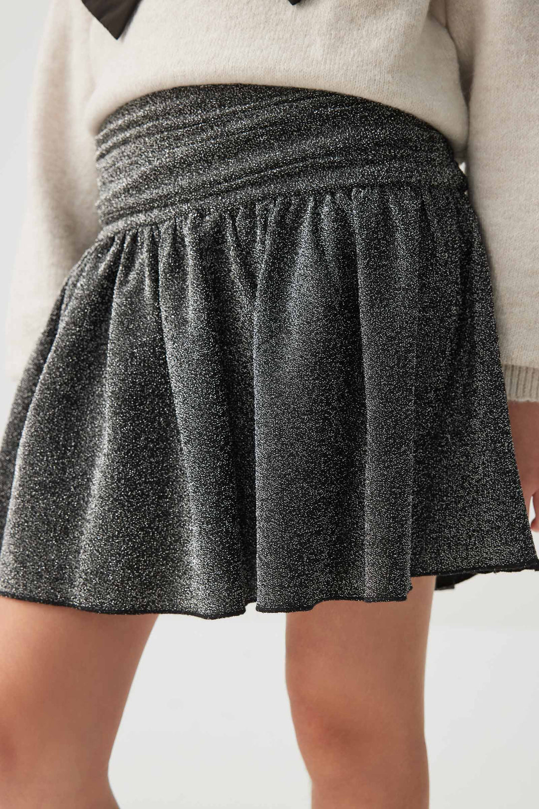 Jupe courte scintillante à taille froncée