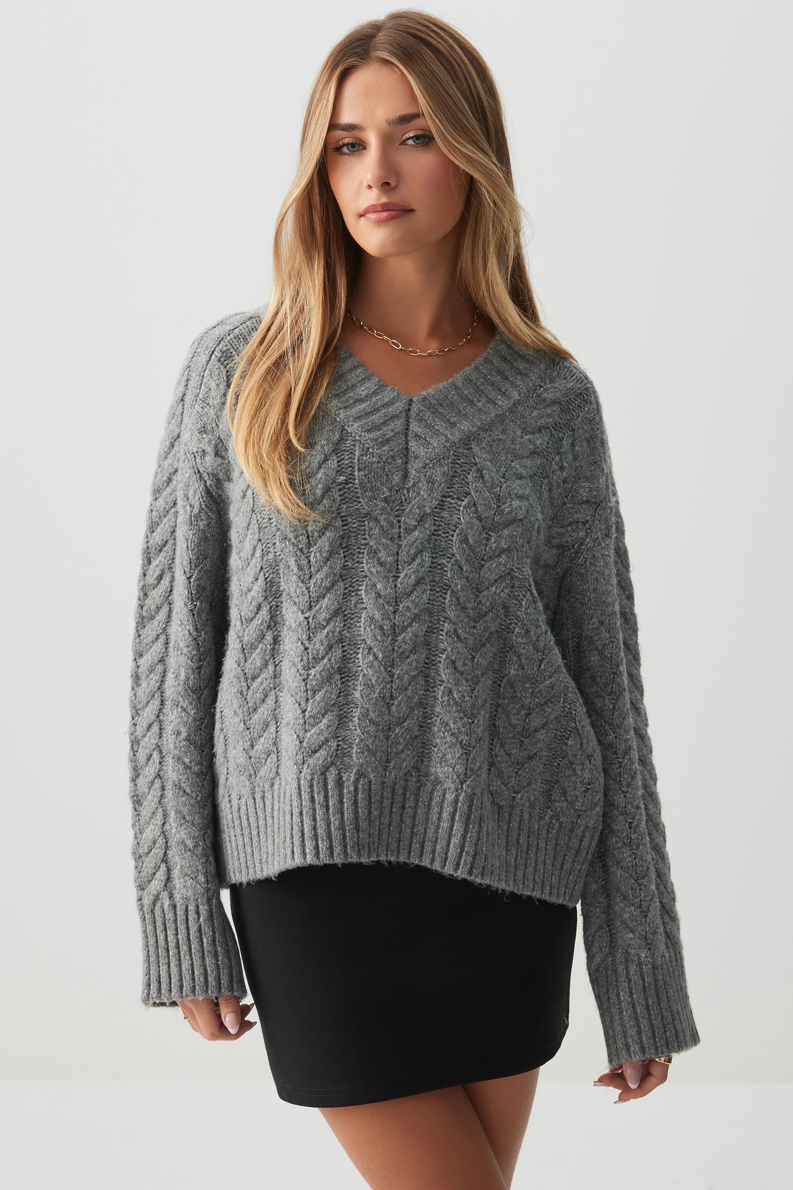 『TEN Vneck Knit GRAY L』 Cable Knit V-Neck Sweater – Ardene