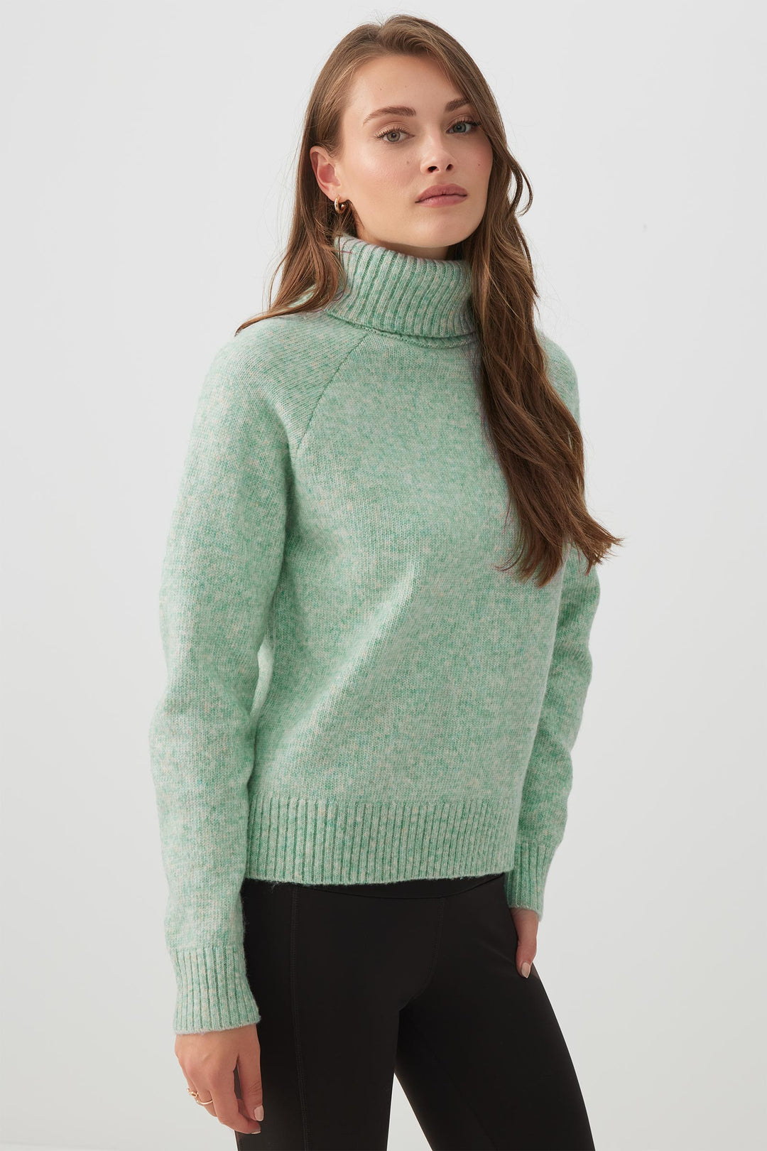 Chandail à col roulé en tricot pelucheux