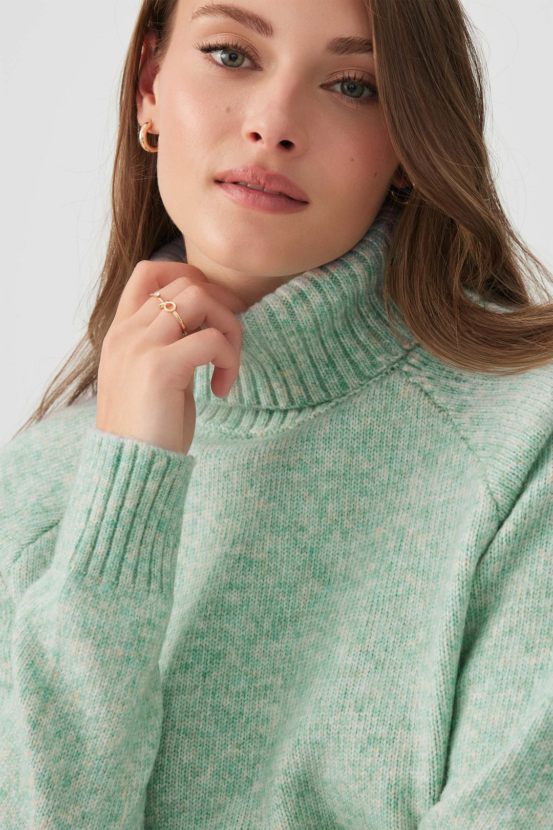 Chandail à col roulé en tricot pelucheux