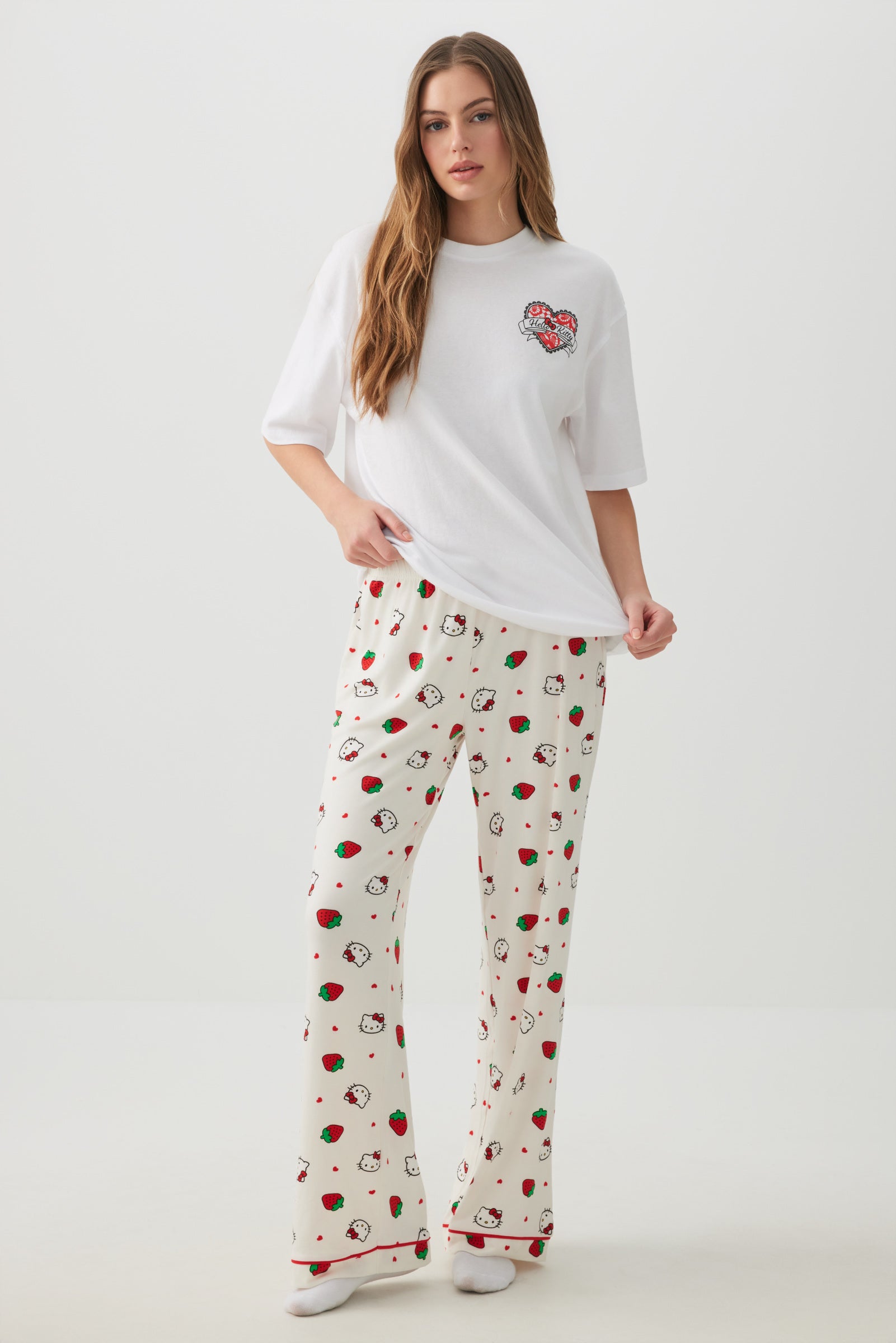 ✨️激レア✨️ホワイトcourreges & hello kitty Oversized Hello Kitty T-Shirt – Ardene