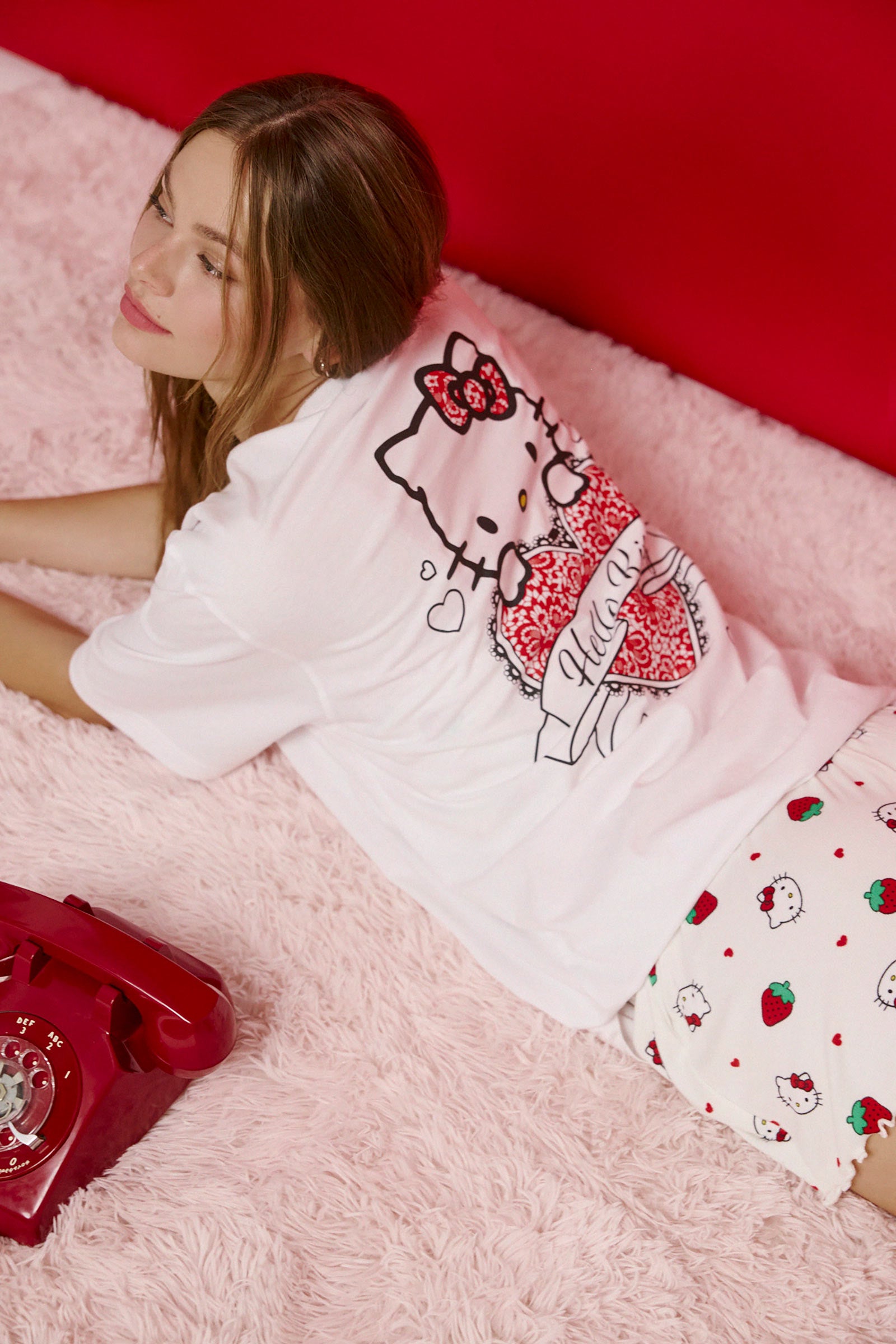✨️激レア✨️ホワイトcourreges & hello kitty Oversized Hello Kitty T-Shirt – Ardene