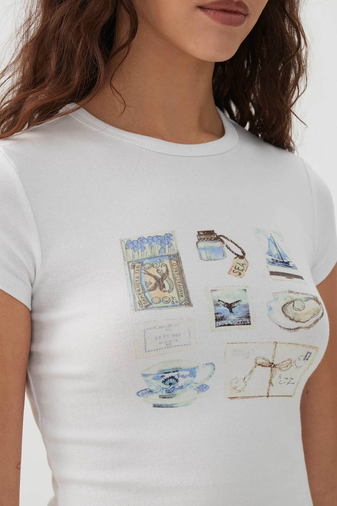 T-shirt court et ajusté graphique