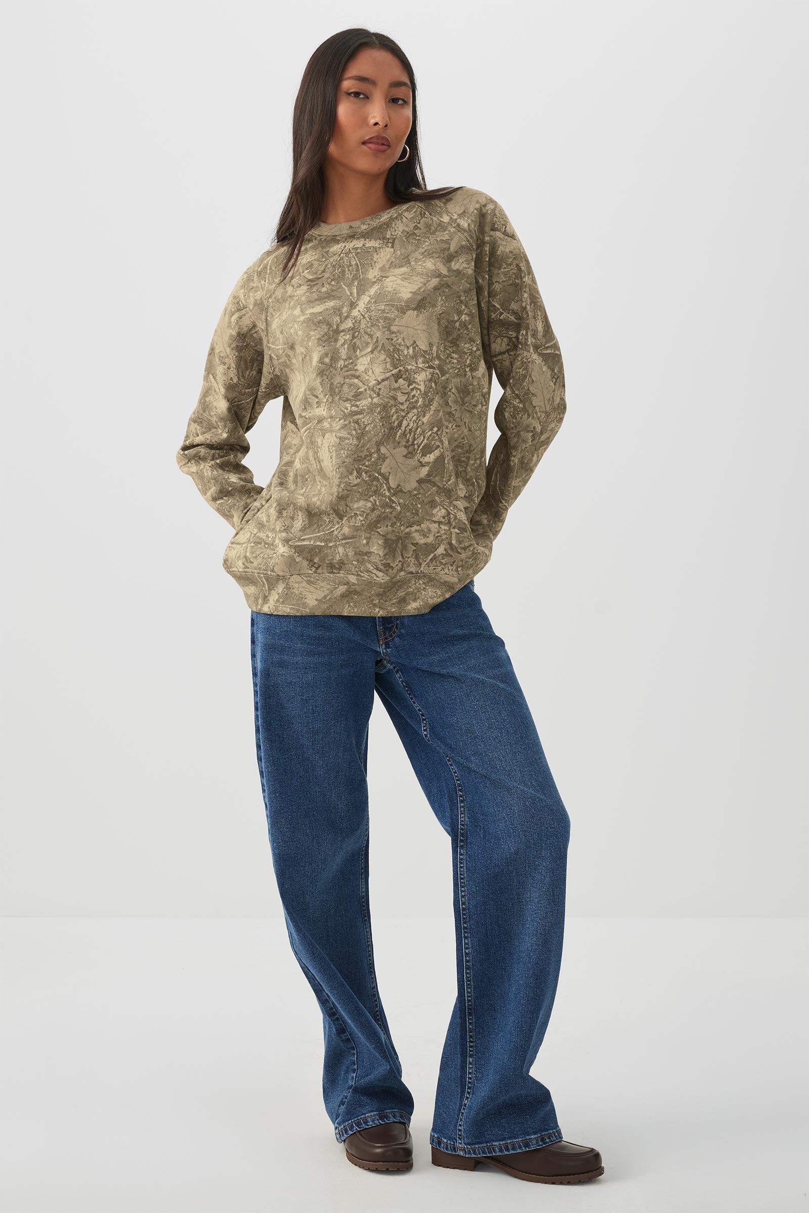 Printed Raglan Crew Neck Sweatshirt – Ardene