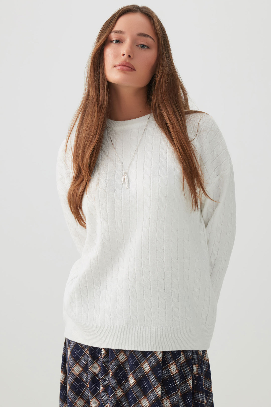 Chandail long à col col en tricot torsadé