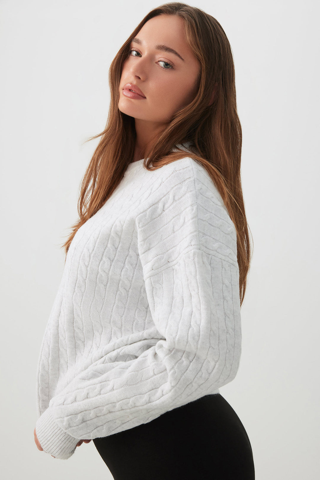 Chandail long à col col en tricot torsadé