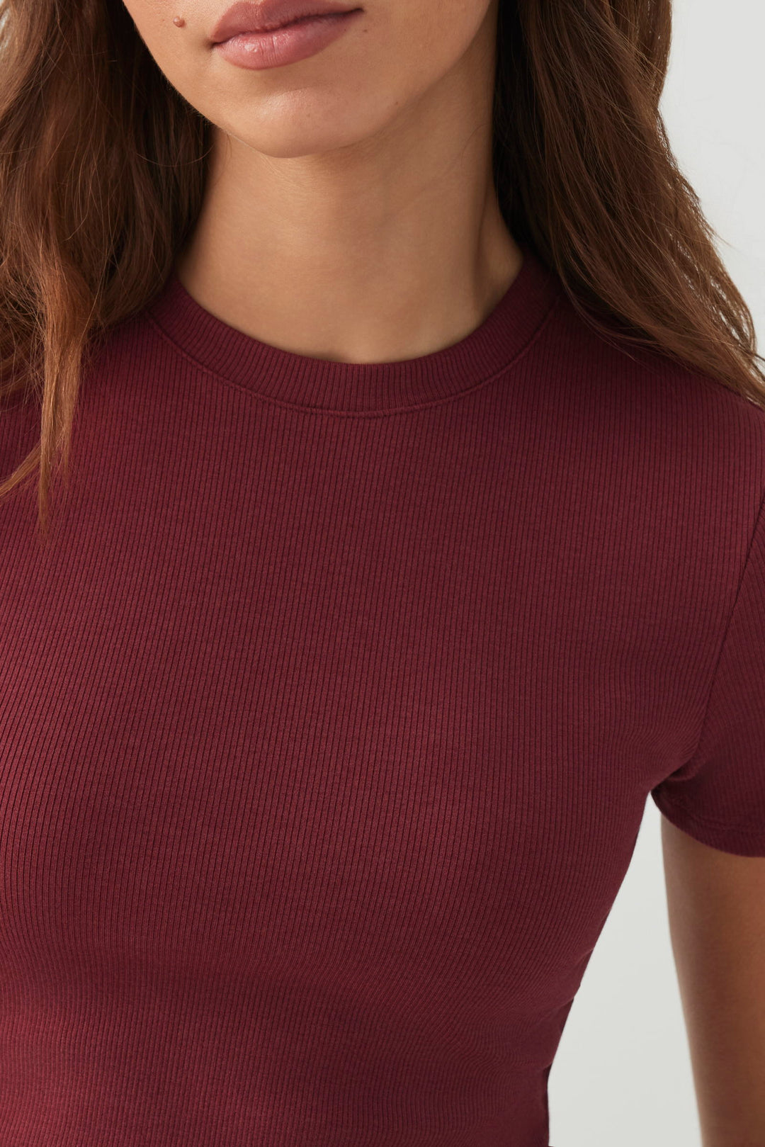 T-shirt court à col rond côtelé