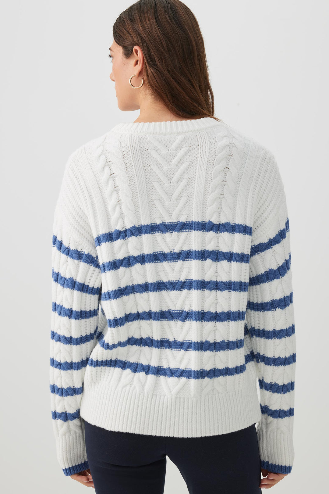 Chandail long en tricot torsadé à rayures