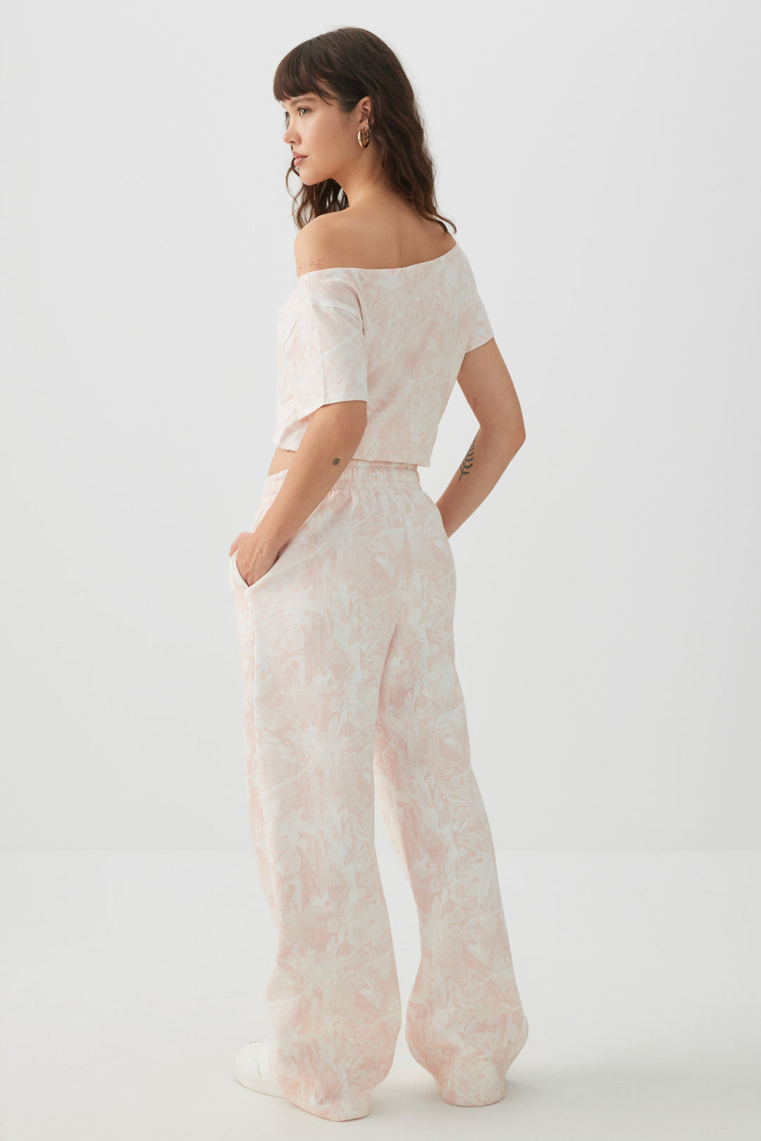 Pantalon à jambe large en molleton camouflage rose