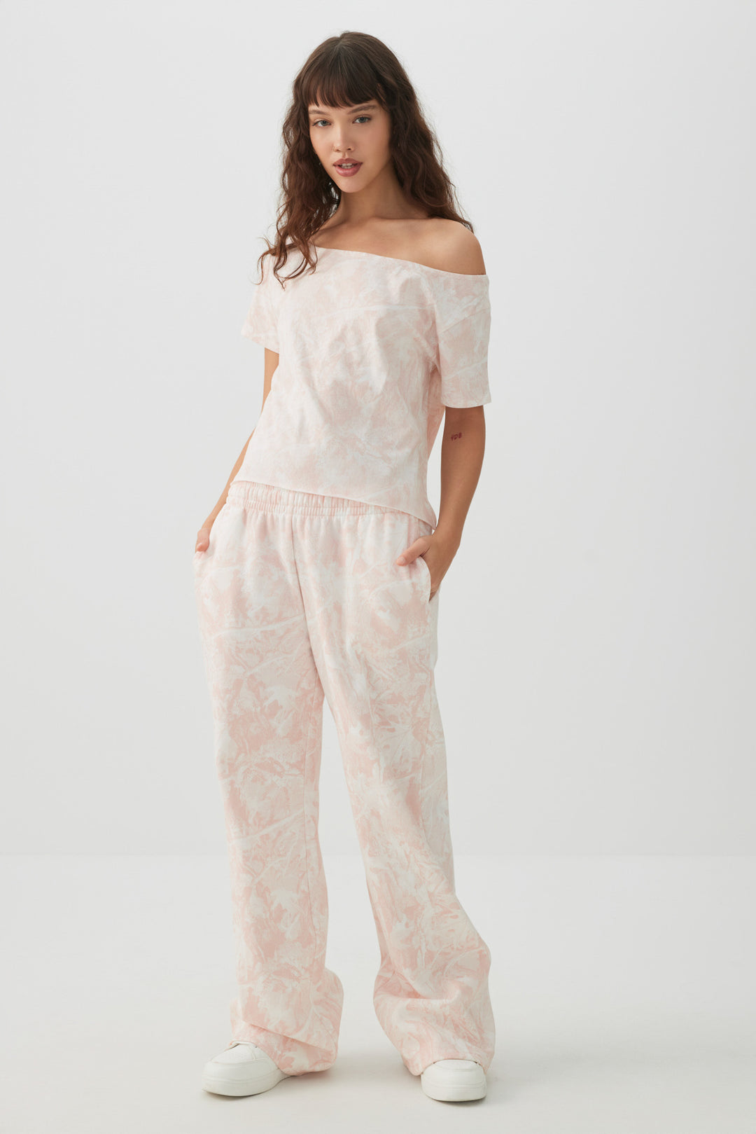 Pantalon à jambe large en molleton camouflage rose