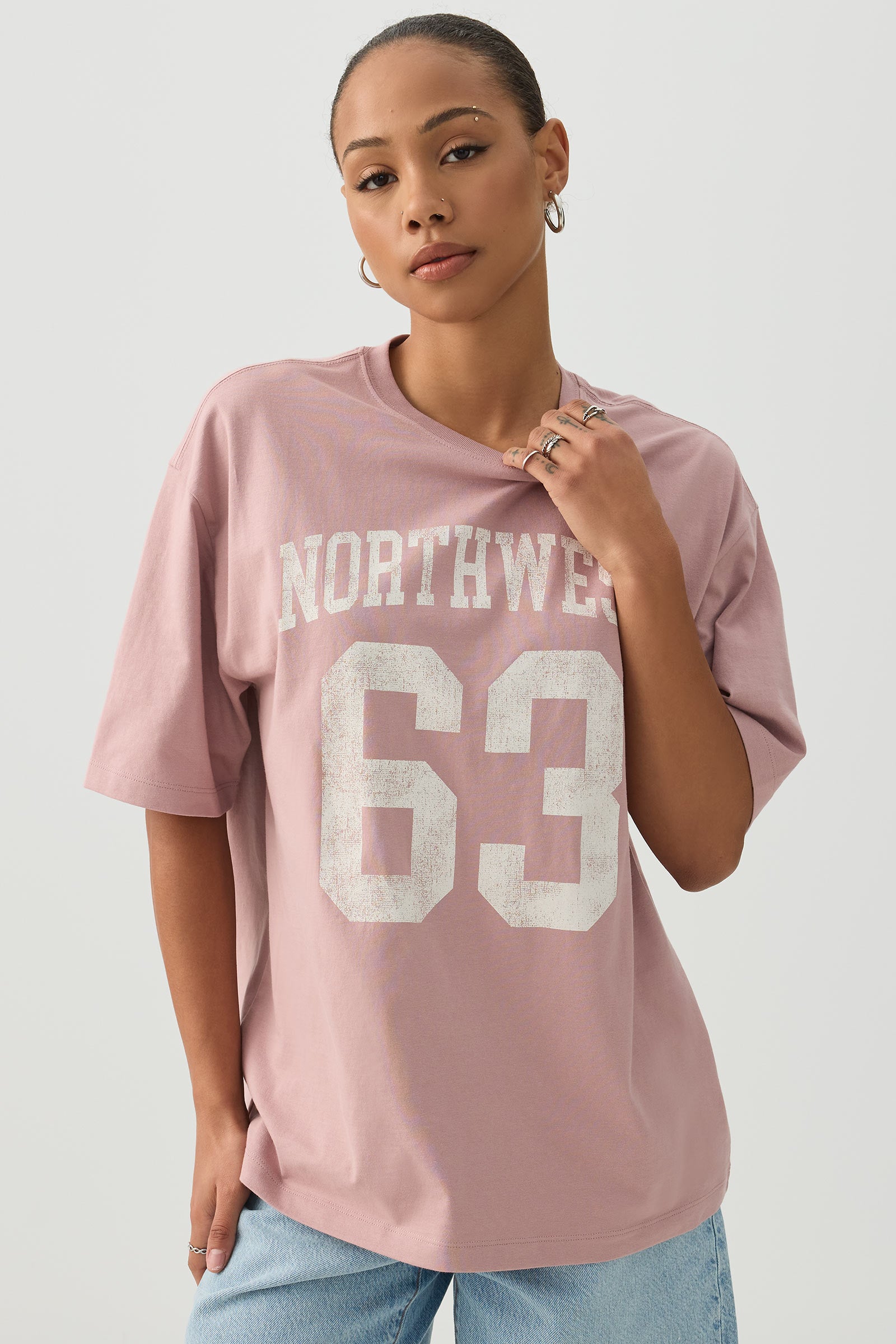 Oversized Graphic T-Shirt – Ardene