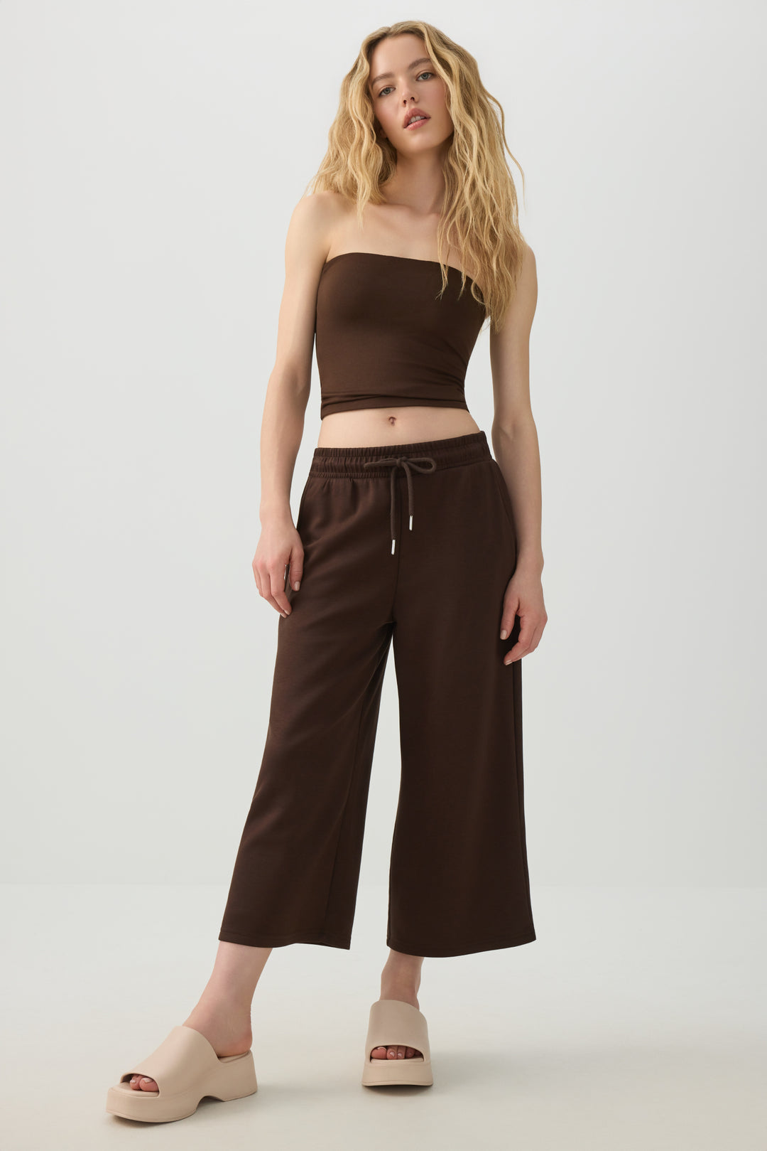 Wide Leg Pull On Capris