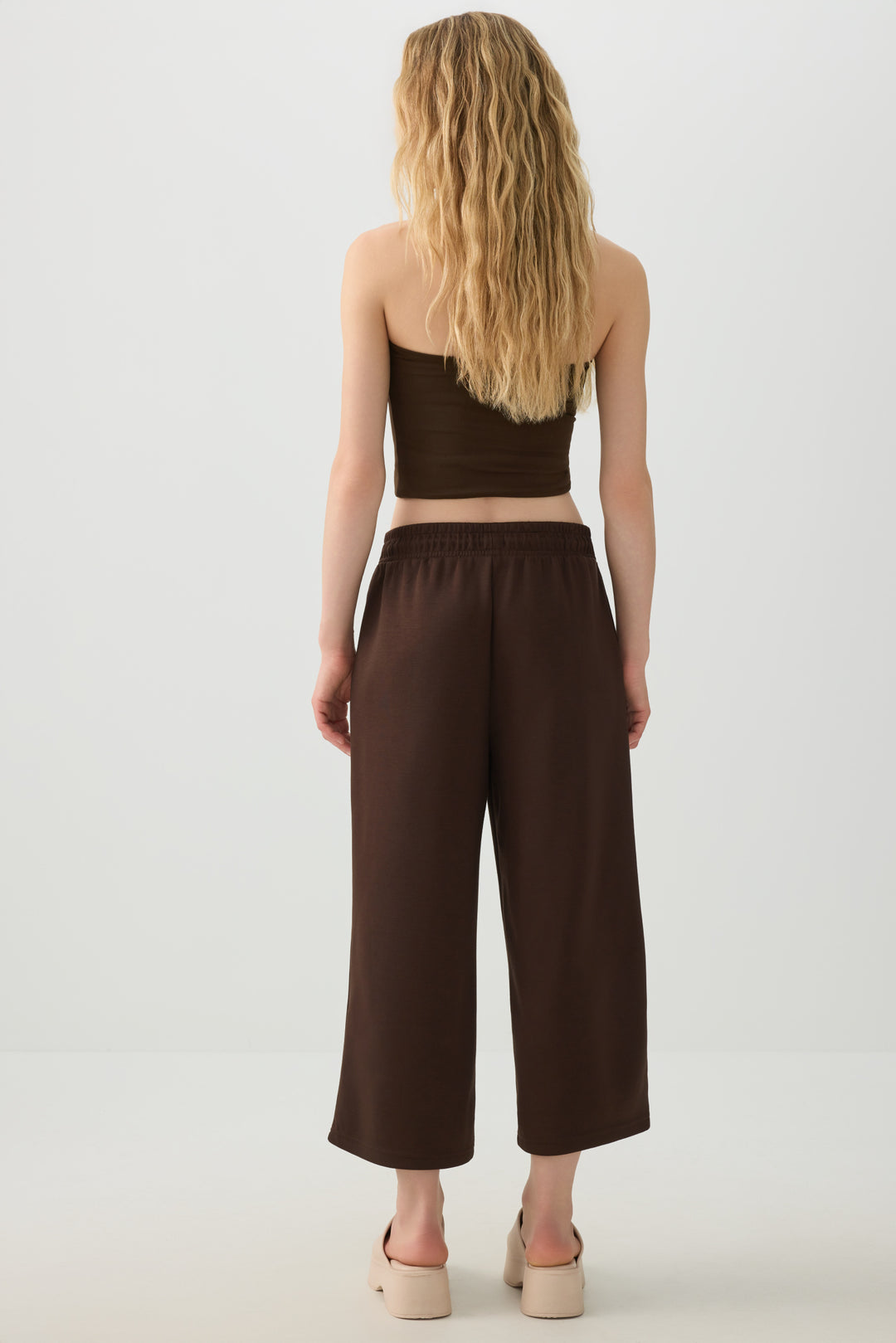Ardene Women's Wide Leg Pull On Capris in Brown | Size XS | Polyester/Viscose/Elastane Ardene Women's Wide Leg Pull On Capris in Brown | Size XS | Polyester/Viscose/Elastane