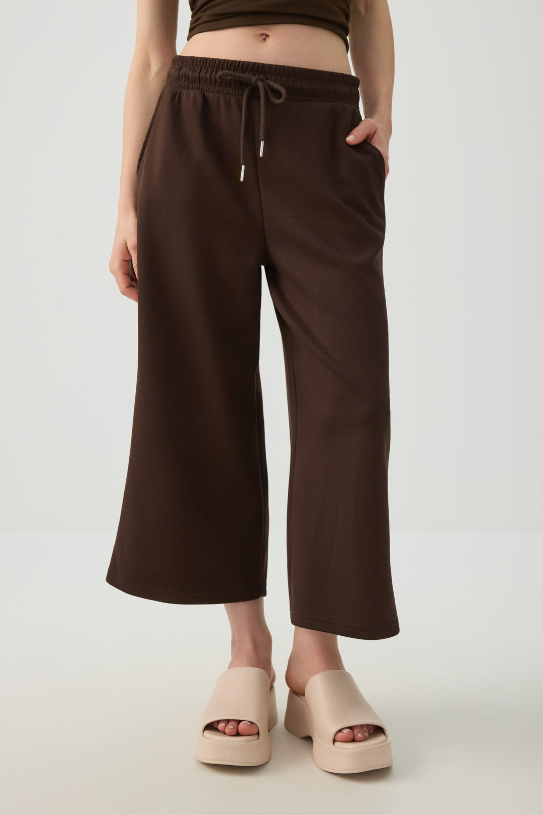 Wide Leg Pull On Capris