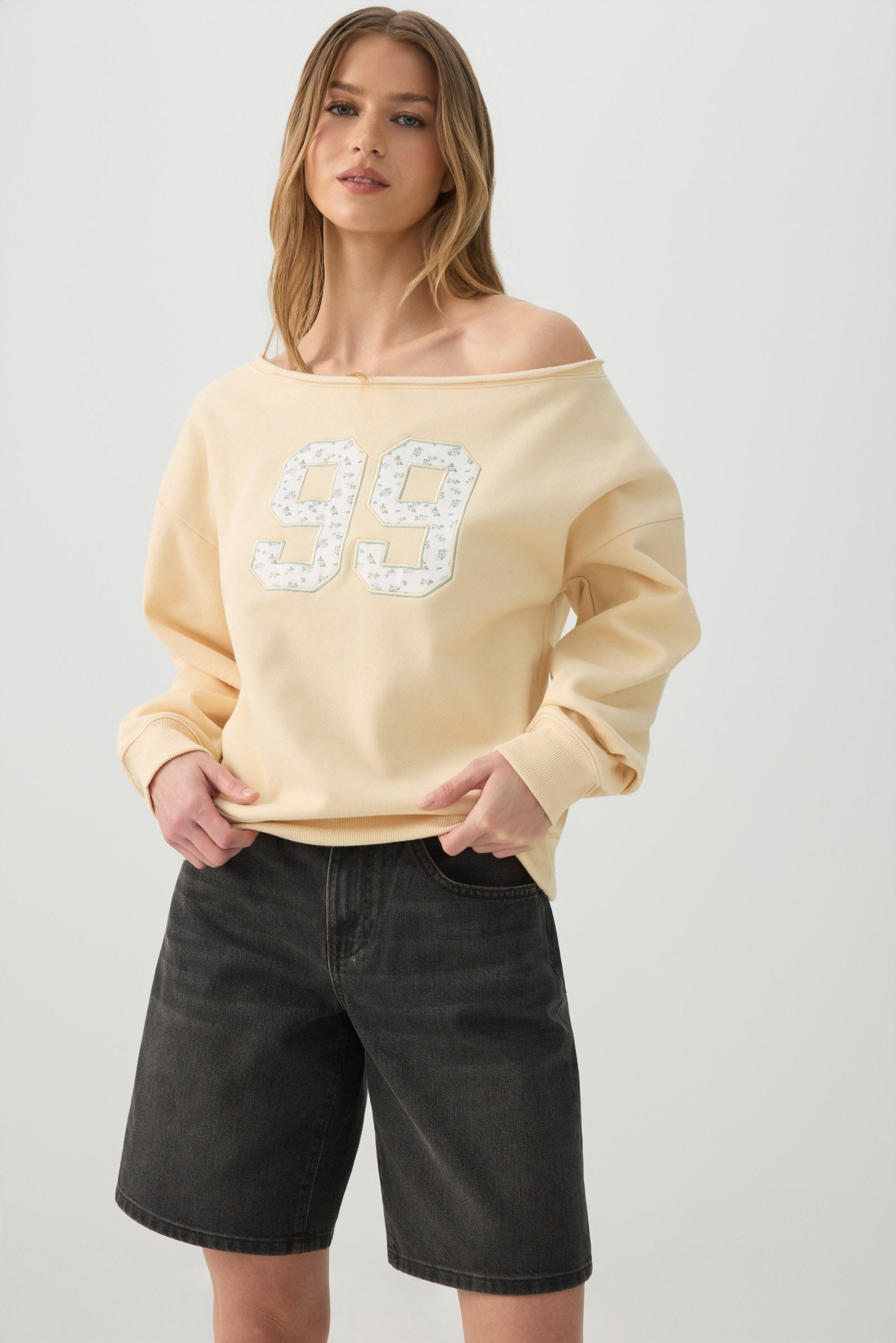 Off Shoulder Sweatshirt – Ardene