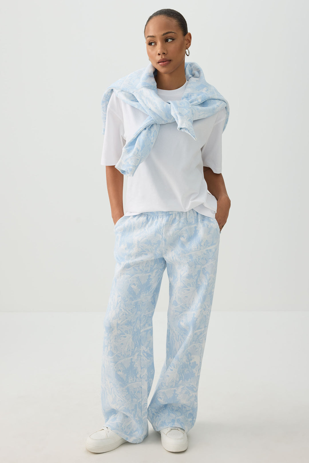 Pantalon à jambe large en molleton camouflage bleu