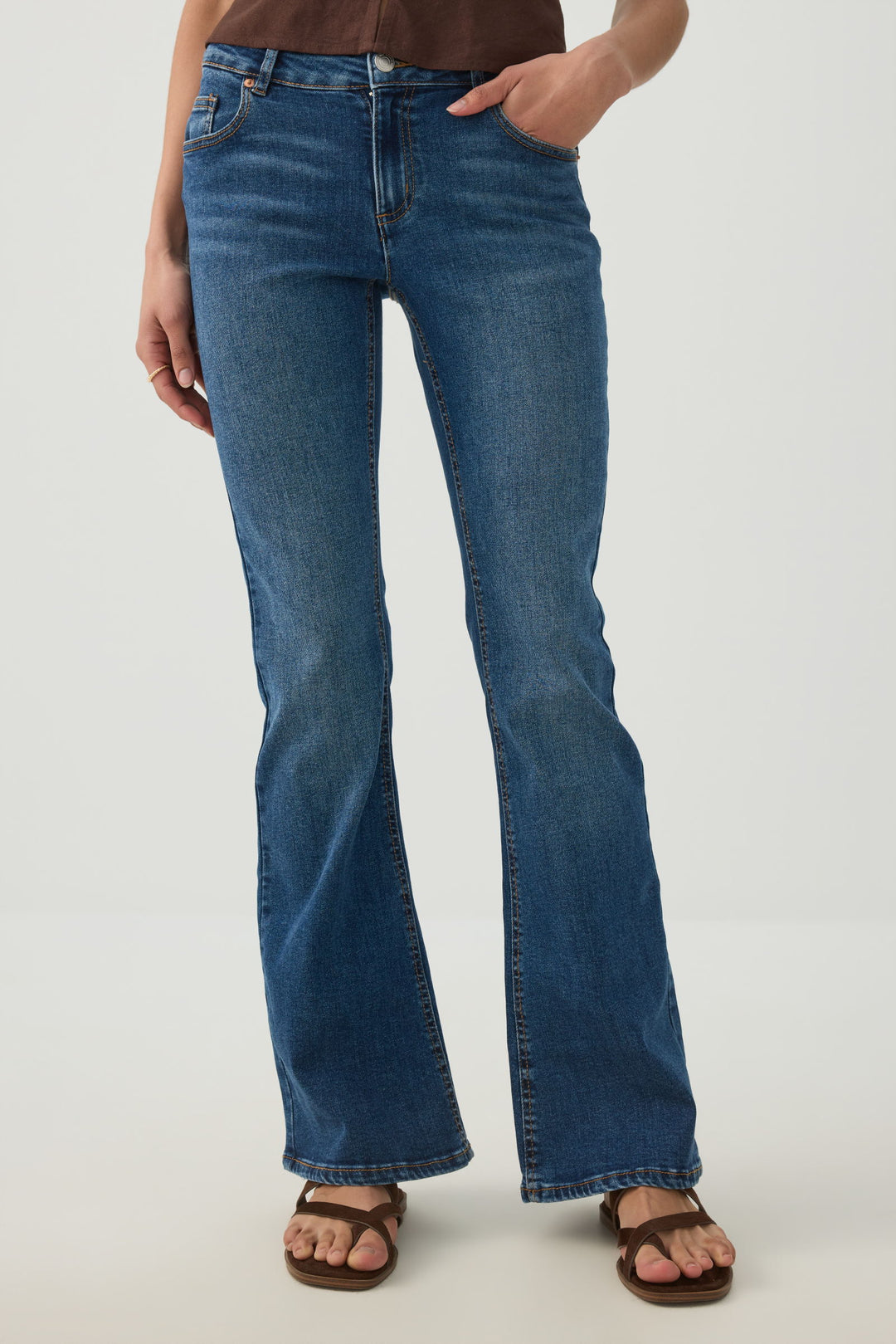 Jean à jambe évasée et taille mi-haute