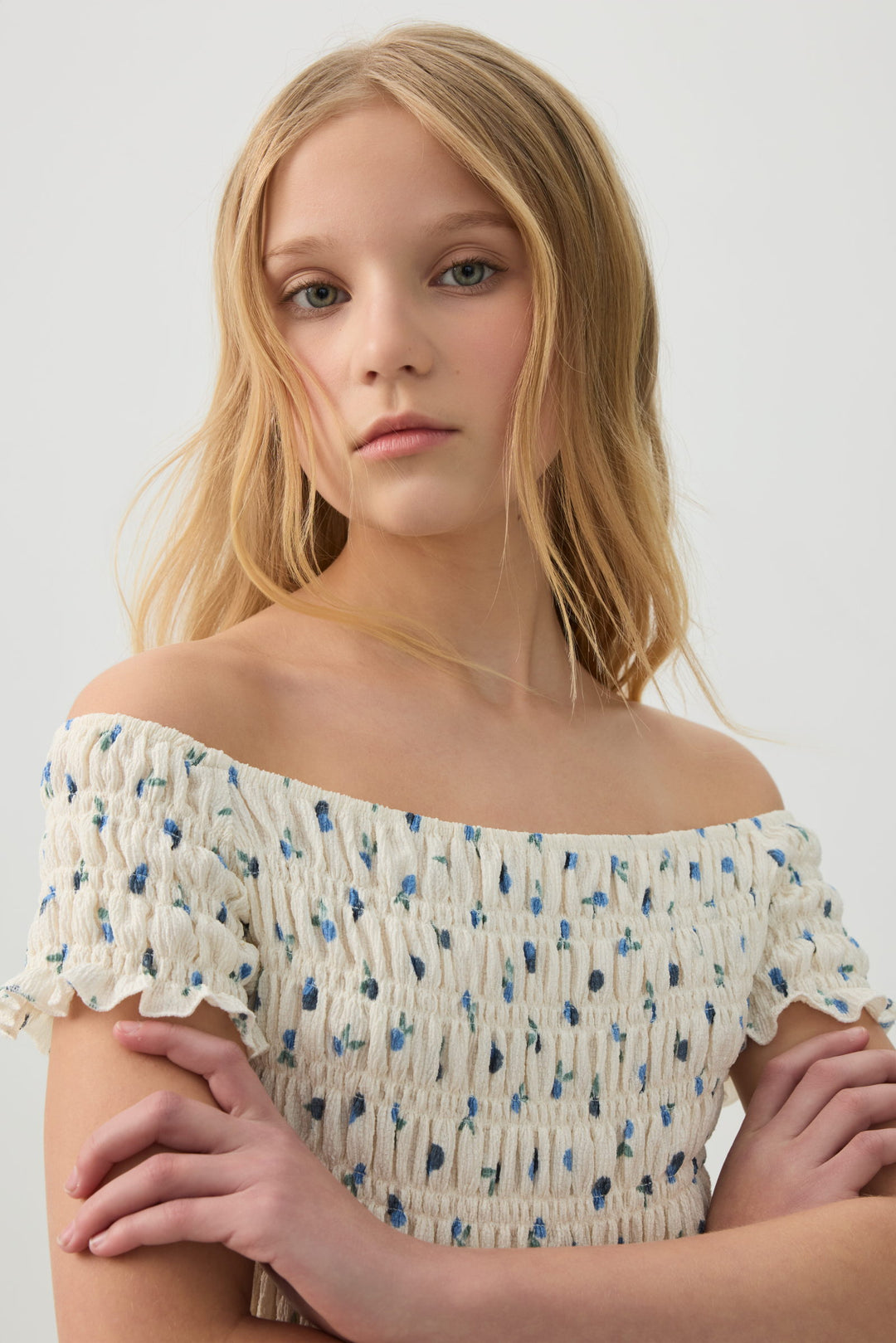 Robe froncée à épaules dégagées