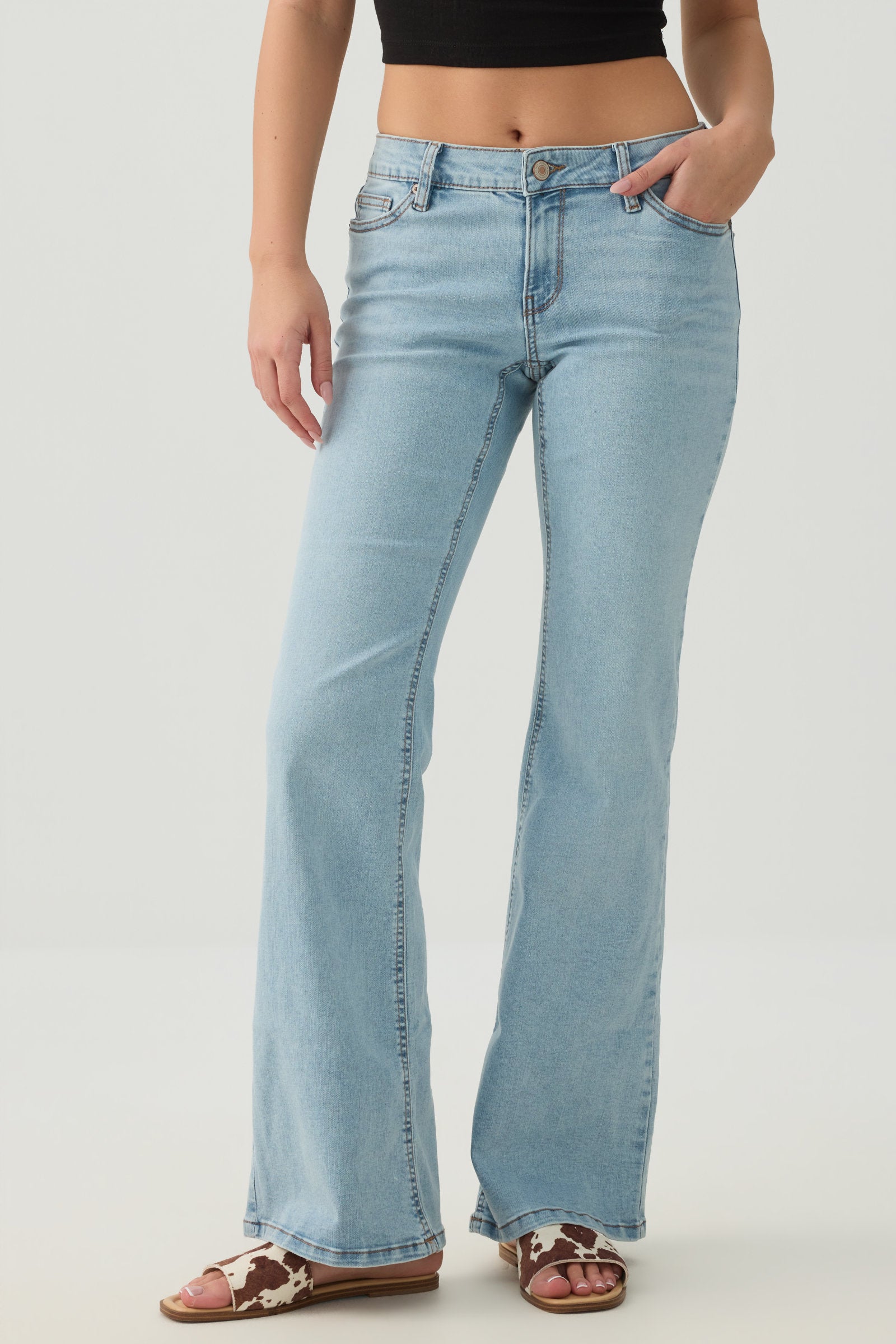 The Idol Fit Low Rise Flare Jean – Ardene