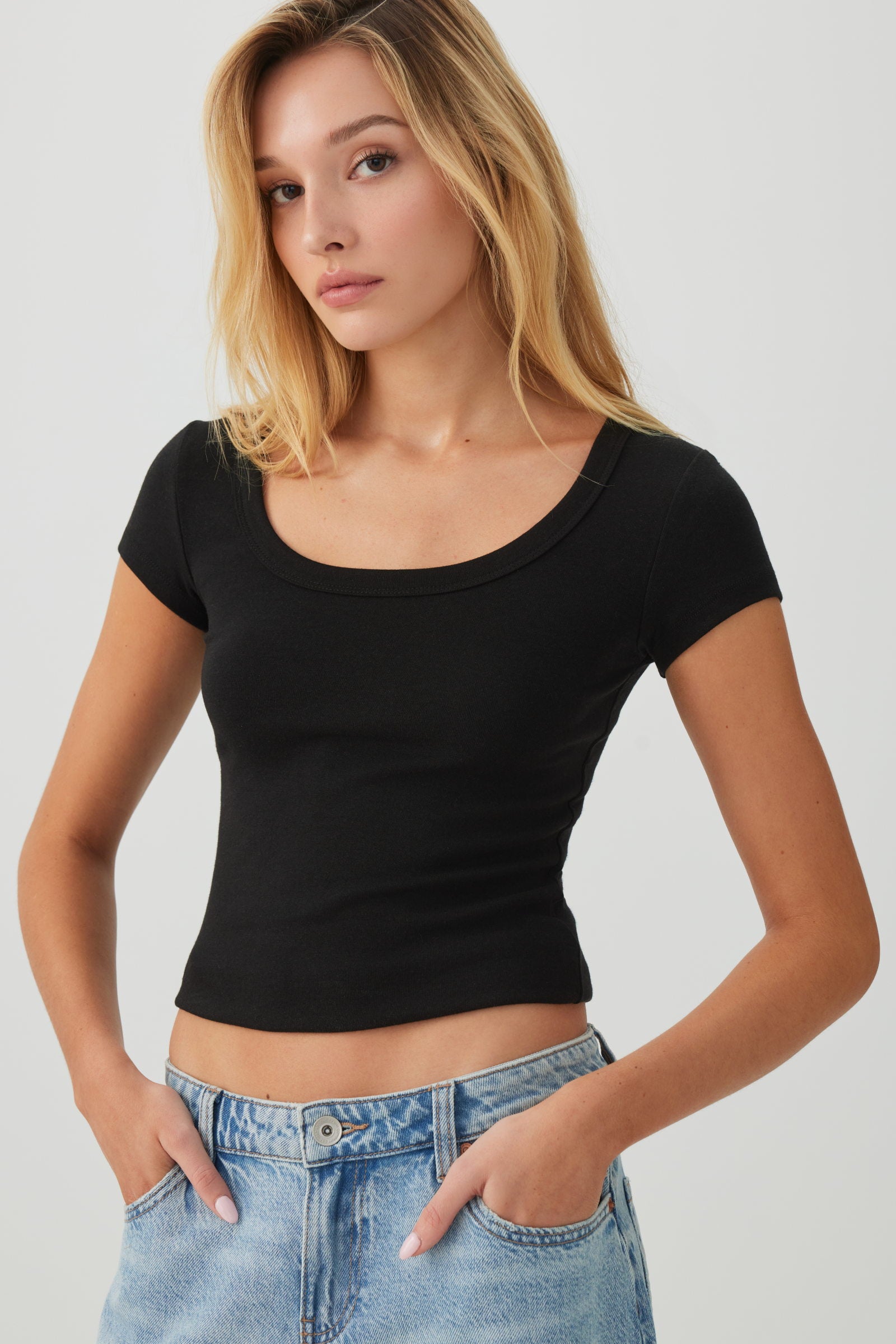 Fine Rib Scoop Neck Crop T-Shirt – Ardene