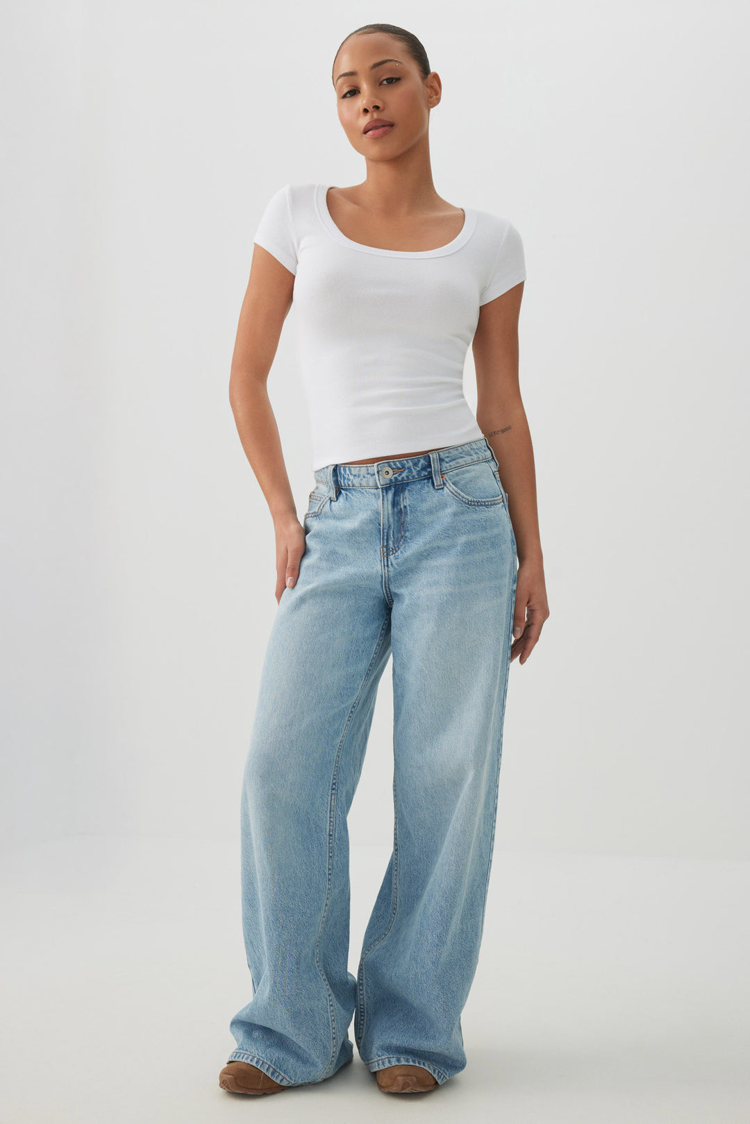 Fine Rib Scoop Neck Crop T-Shirt